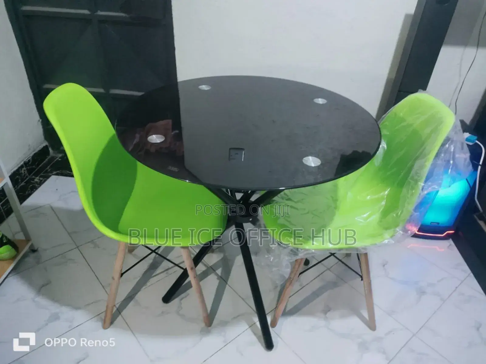 House Balcon Coffee Table With Chair