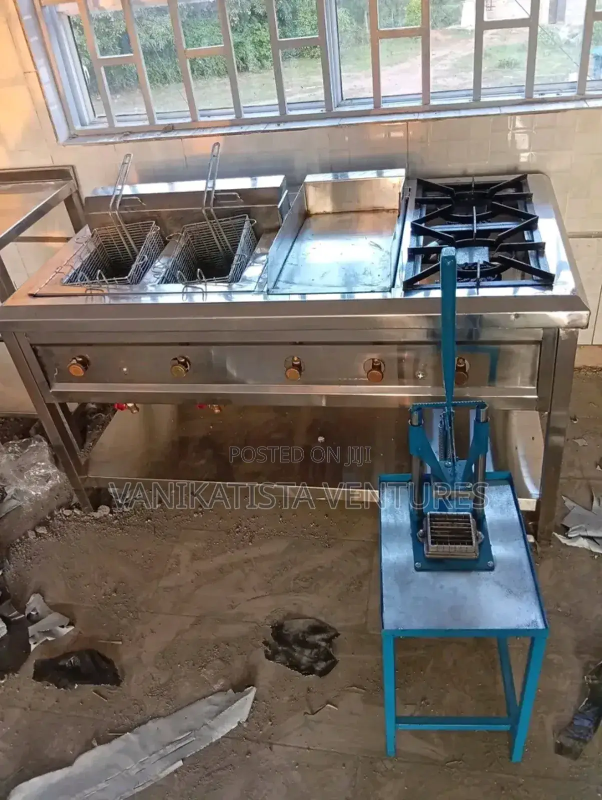 Two Burner Cooker Combined With Gas Deep Fryer and Gas Griddle