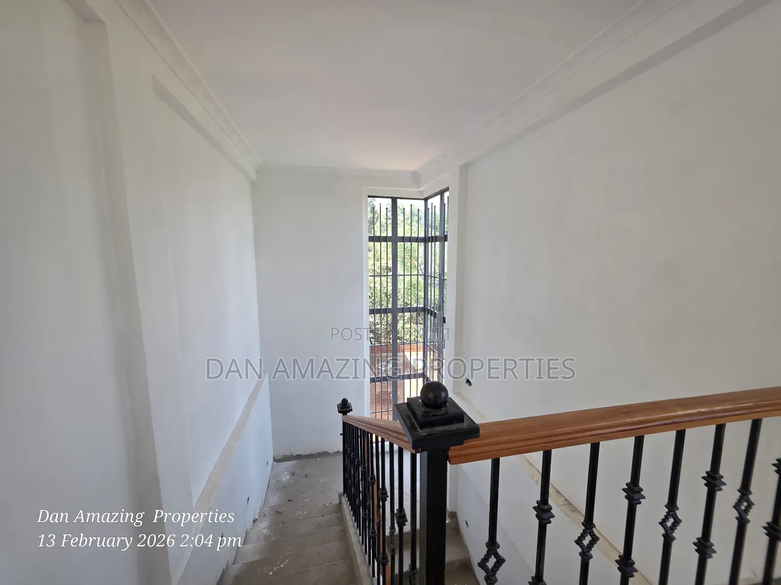 5bdrm Maisonette In Kerarapon/ Office For Sale