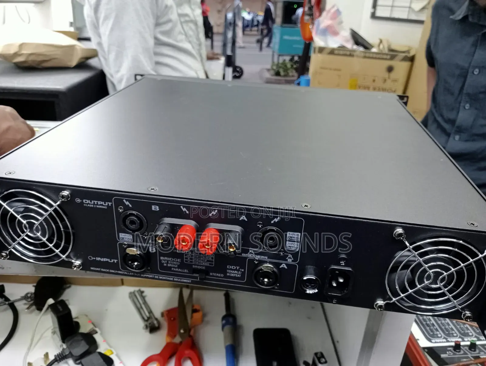 Peavey Cs 4000/4080 Professional Power Amplifier.