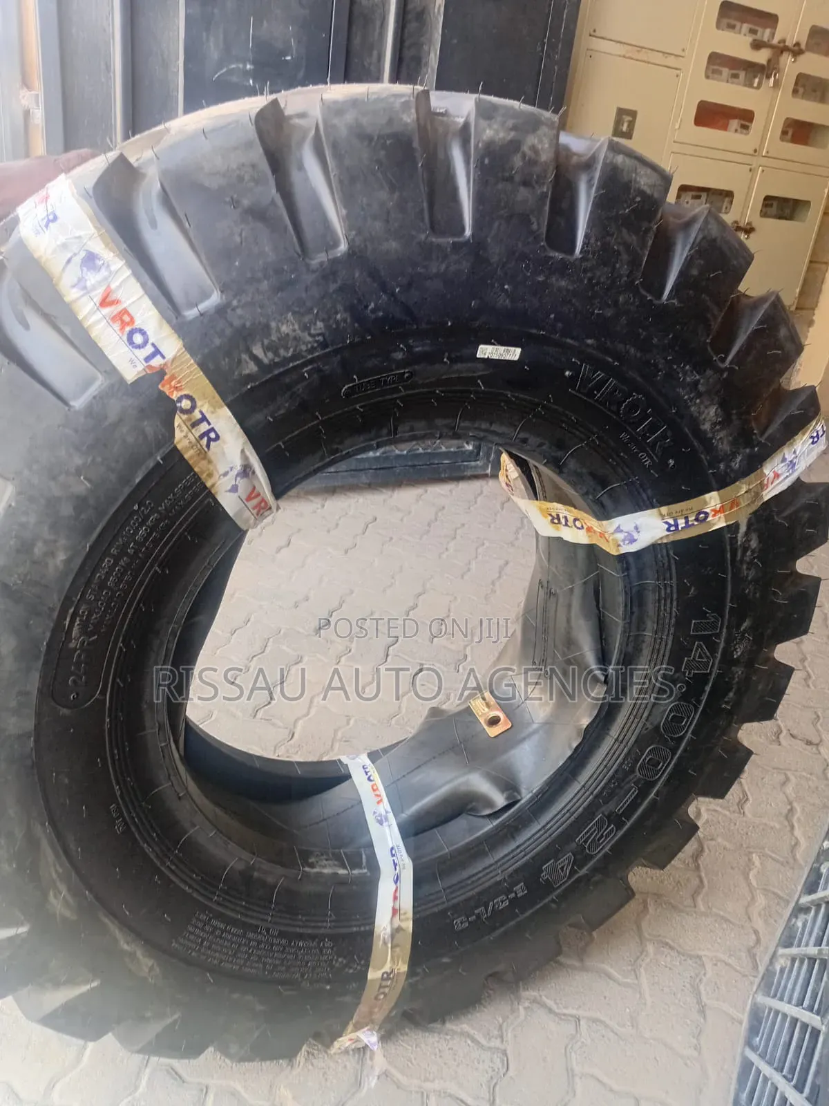 1400-24 Vrotr Tyres Made in India for Industrial Grader.