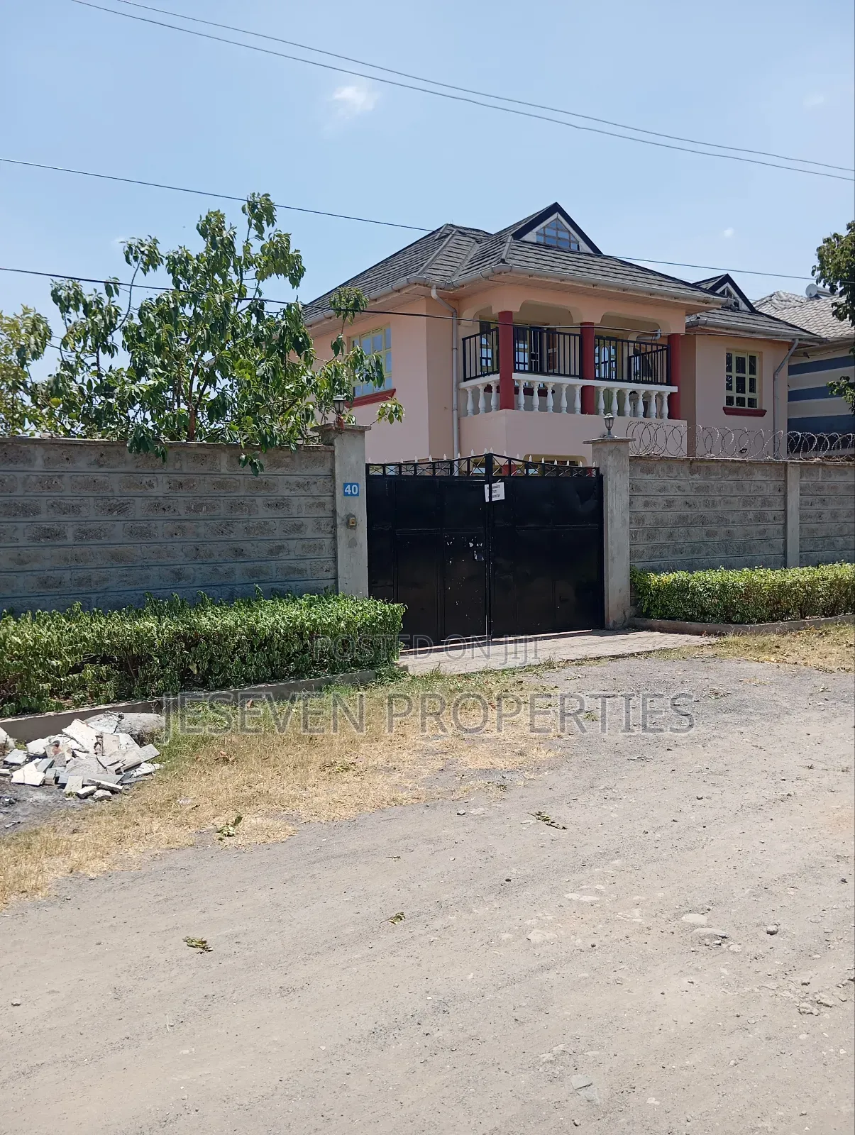 4bdrm Mansion in In A Gated Court, Gateway Mall Area for rent