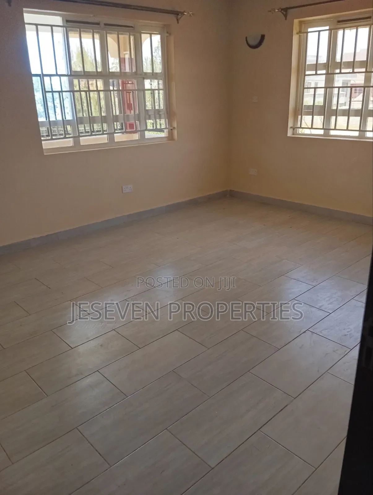 4bdrm Mansion in In A Gated Court, Gateway Mall Area for rent