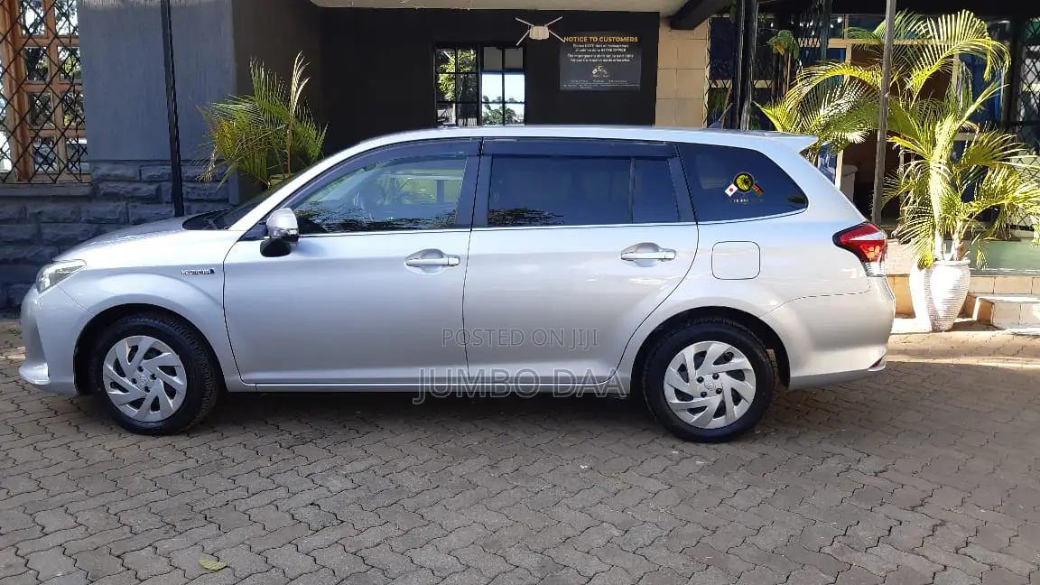 Toyota Corolla Fielder 1.5 Hybrid FWD 2018 Silver