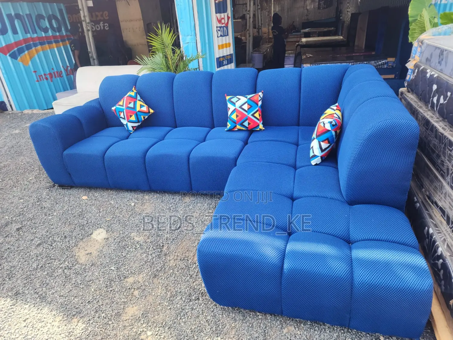 Modernized Inviting Blue Bubble 6 Seater L Seat