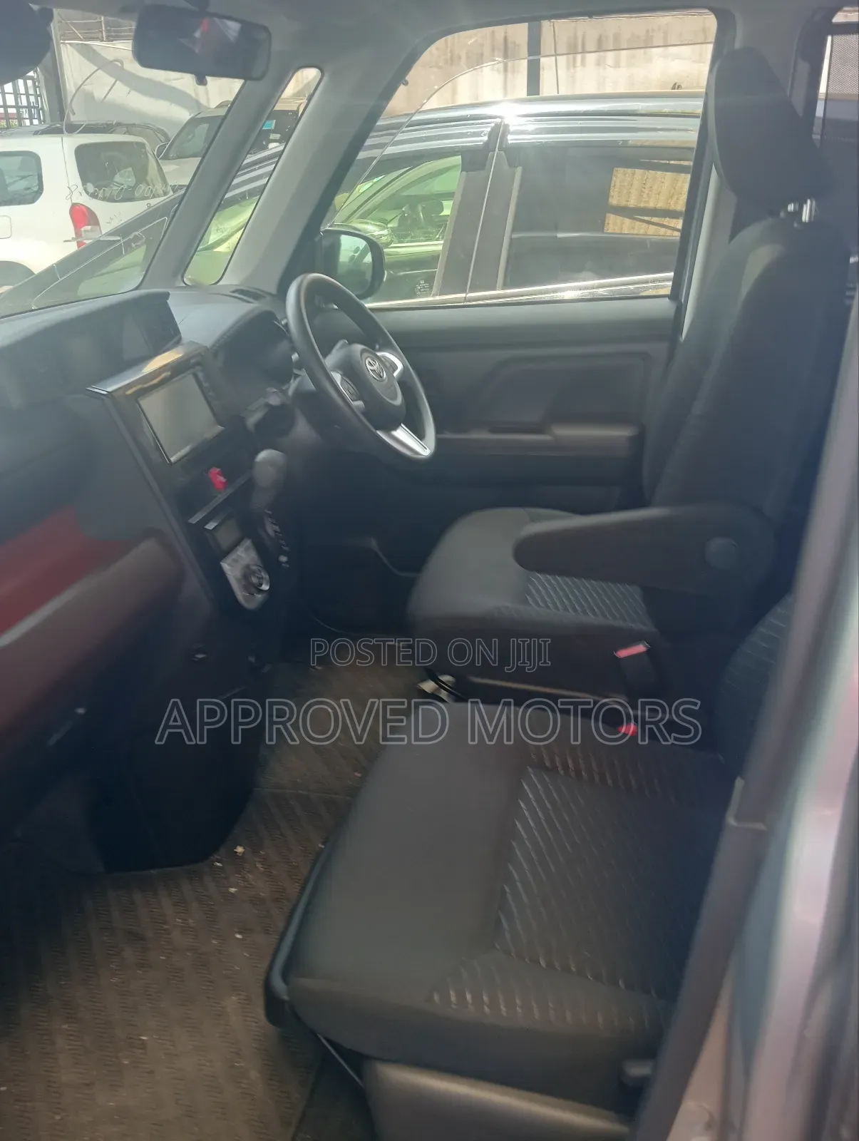 Toyota Roomy 2018 Silver