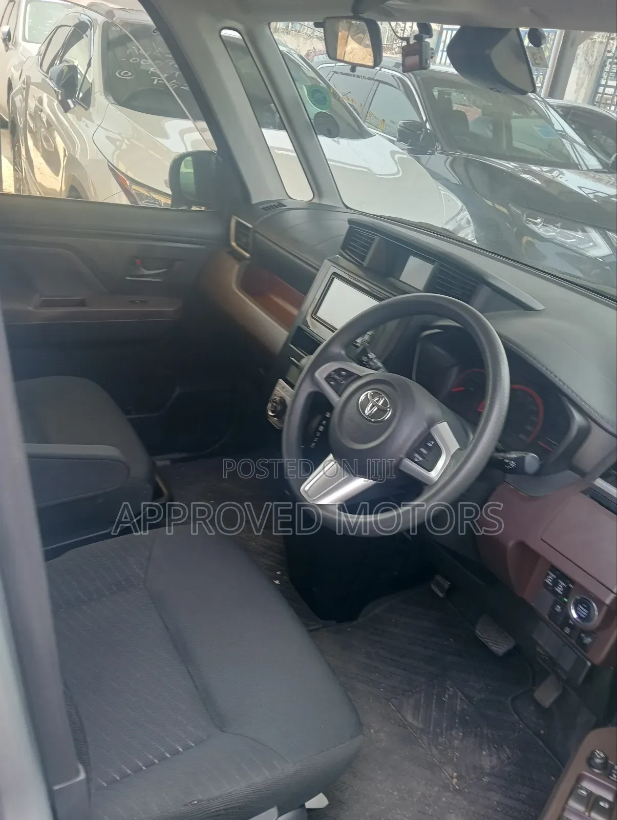 Toyota Roomy 2018 Silver