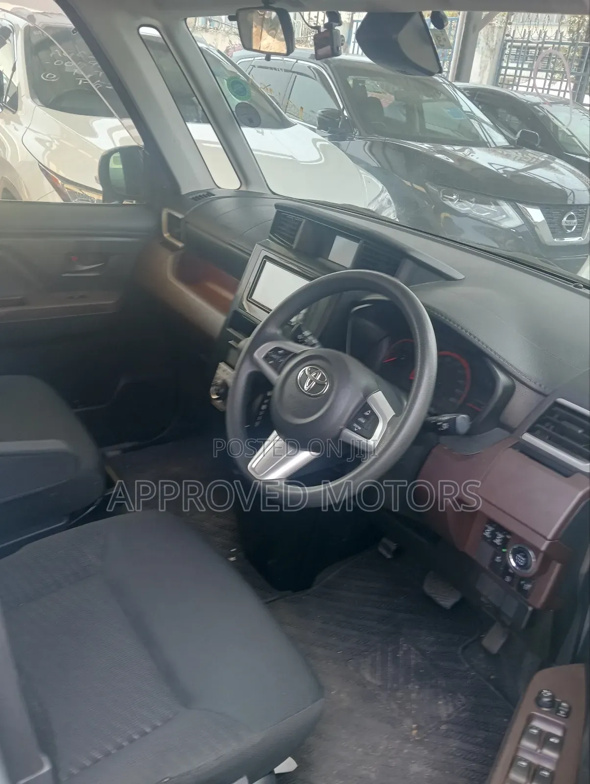 Toyota Roomy 2018 Silver
