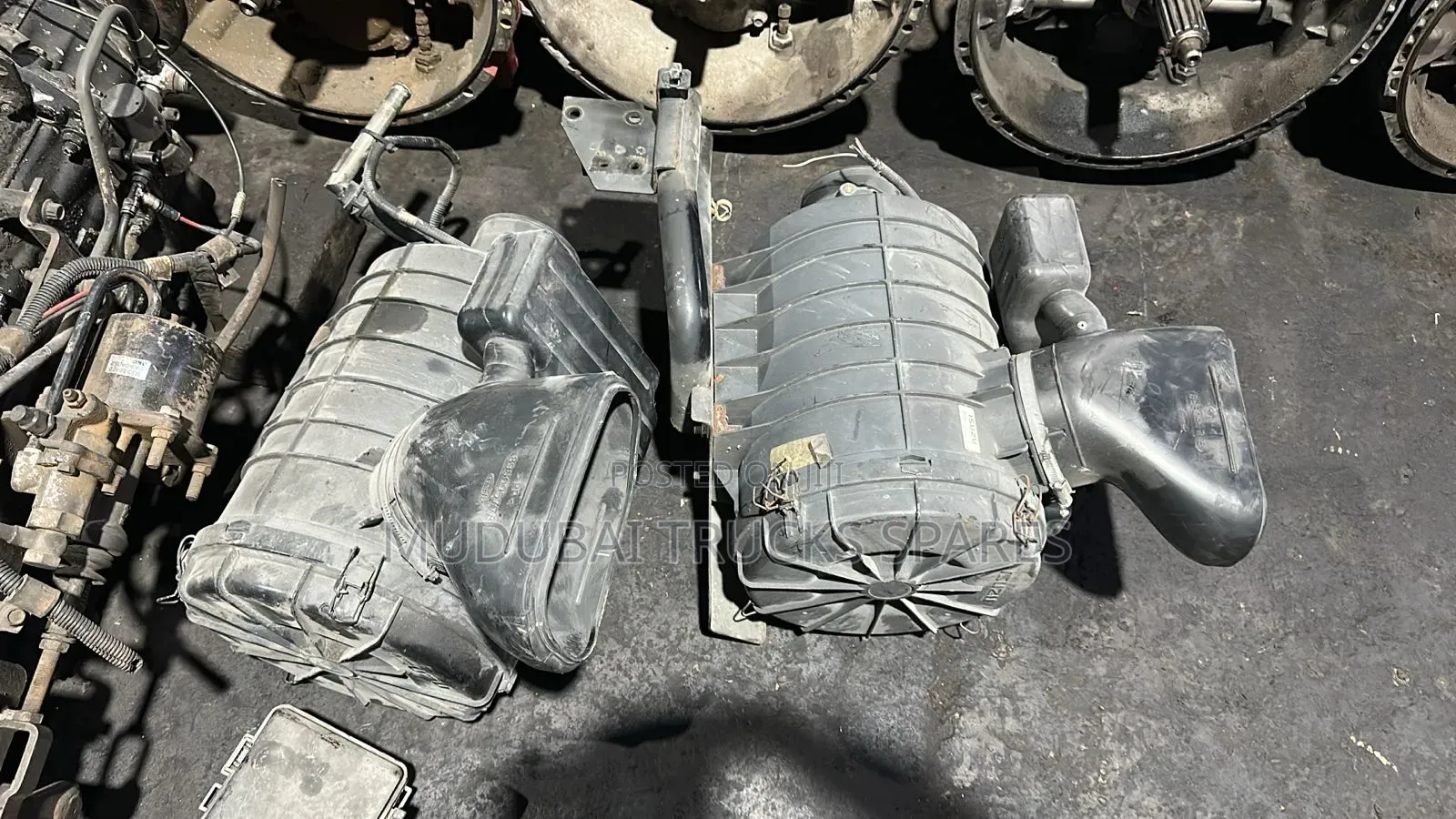 Isuzu Frr90 Air Cleaner Housing