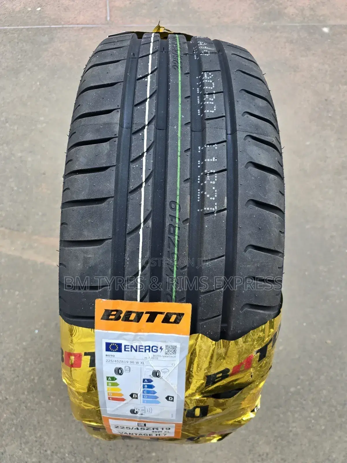 225 /45 R19 Boto