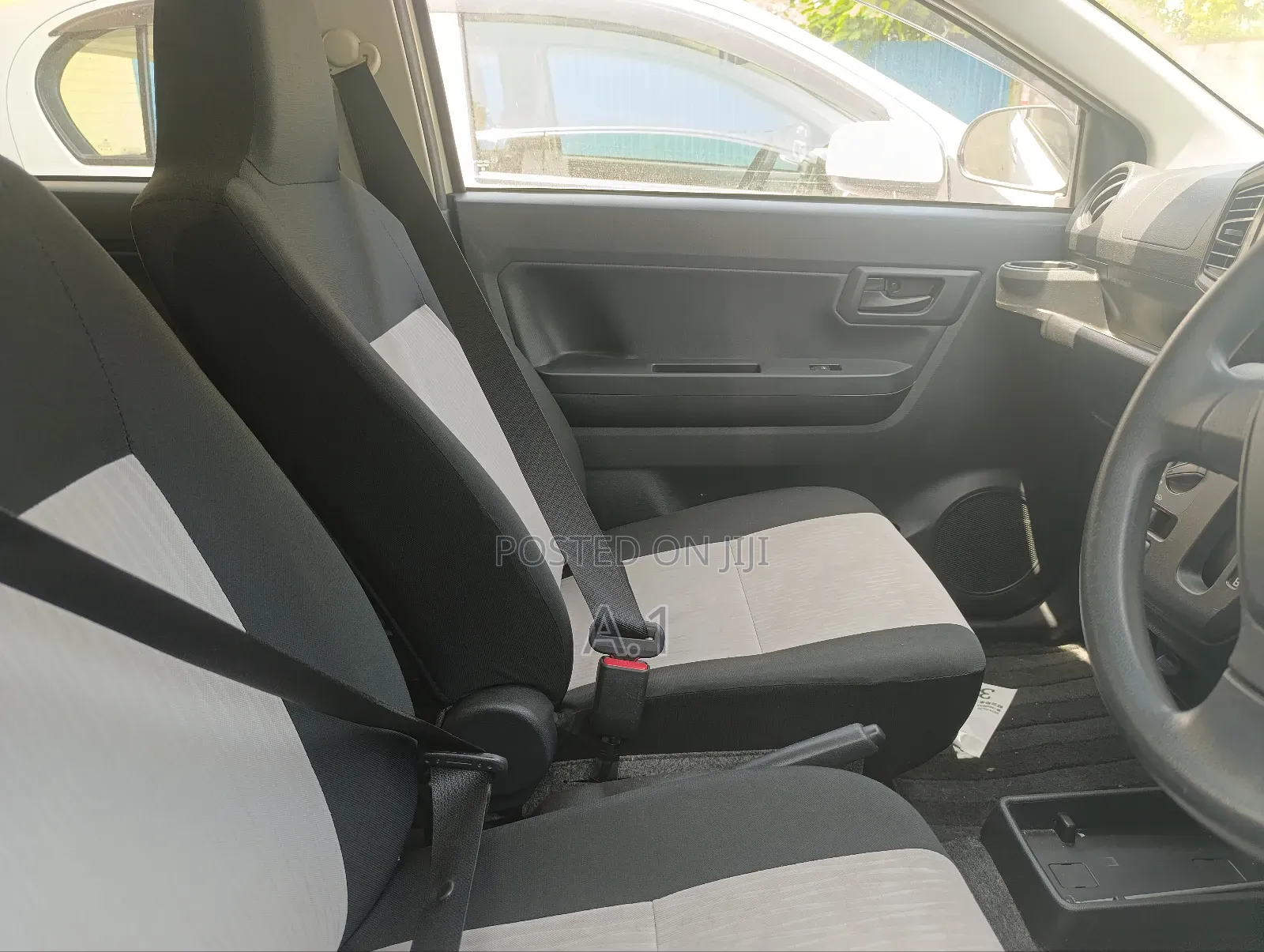 Daihatsu Mira 2018 White