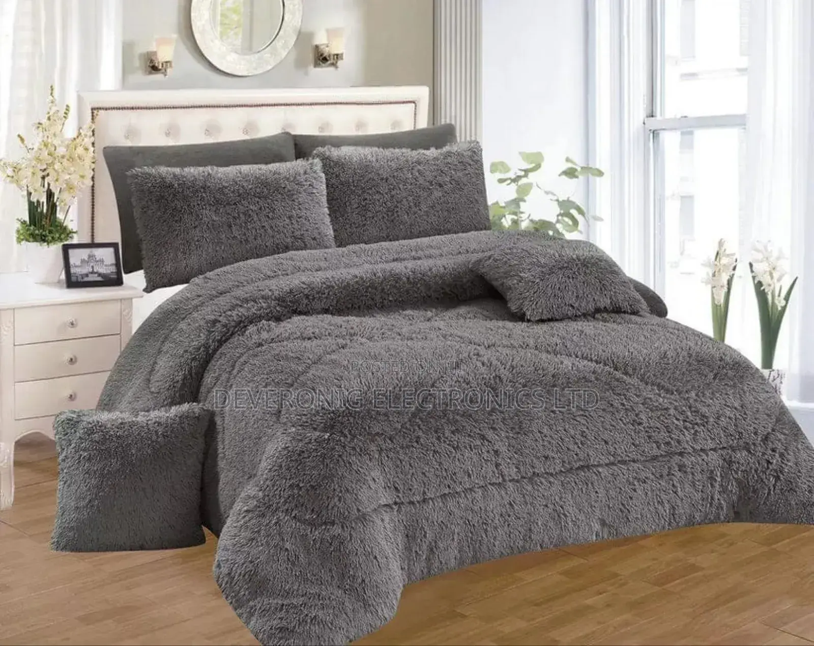 Fluffy Duvets* 
Pillowcases: 4pcs.
Bedsheet: 1pc.
Fluffy Duvet: 1pc
