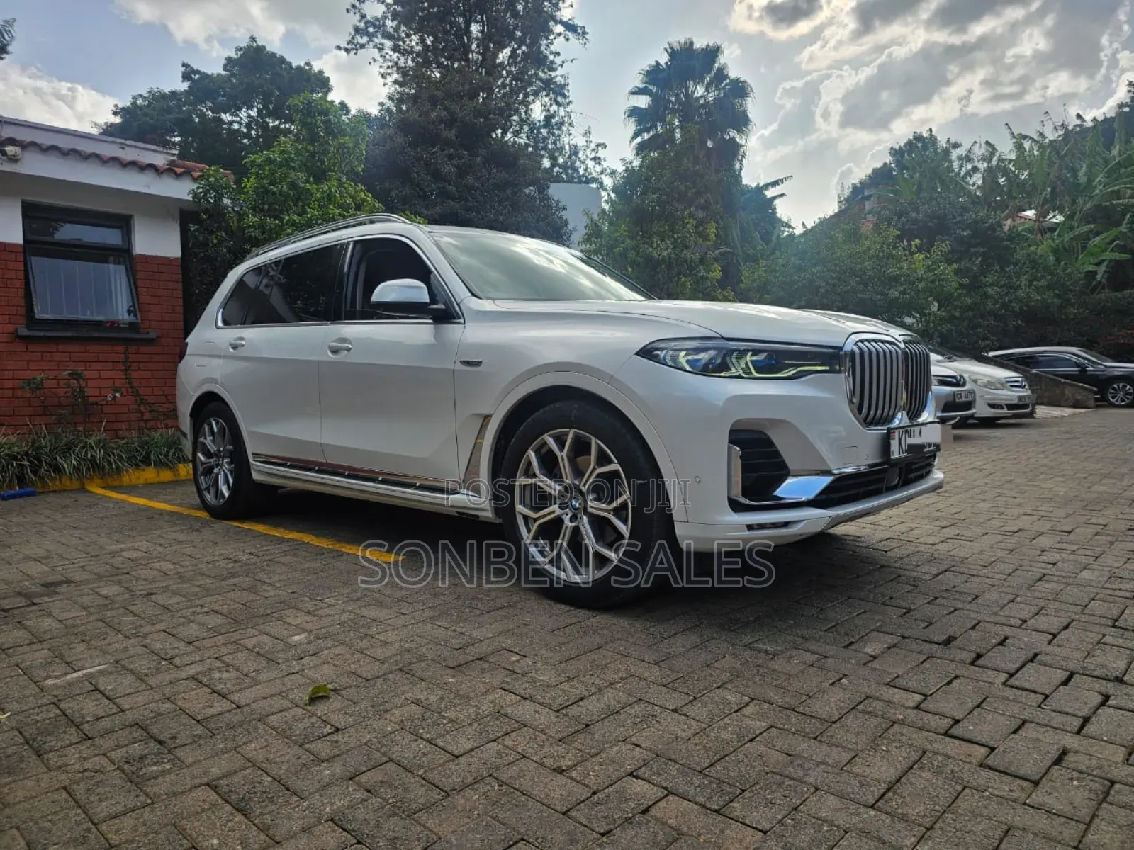 BMW 7 Series 2019 White