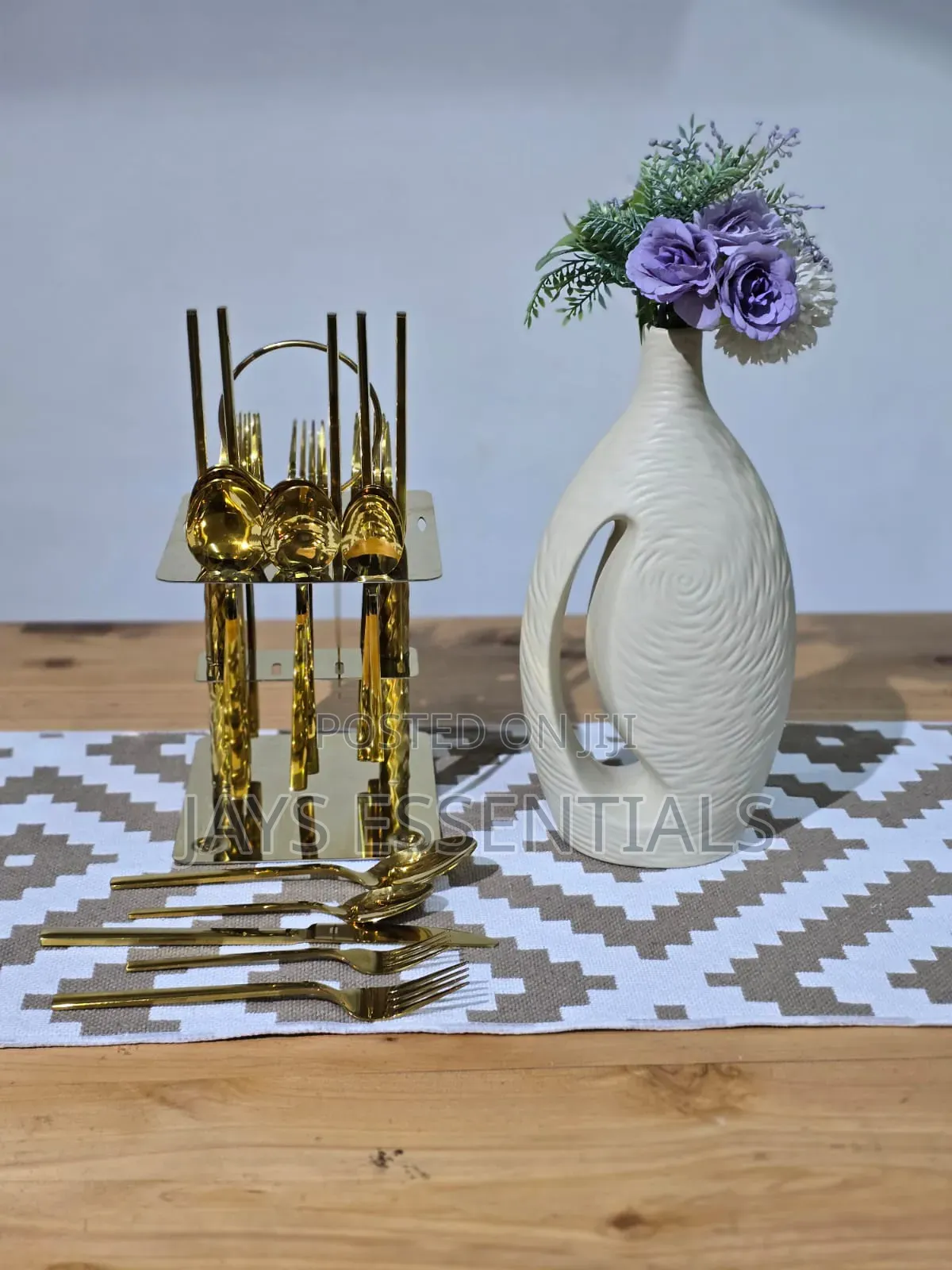 30pcs Premium Gold Cutlery Set With Stand