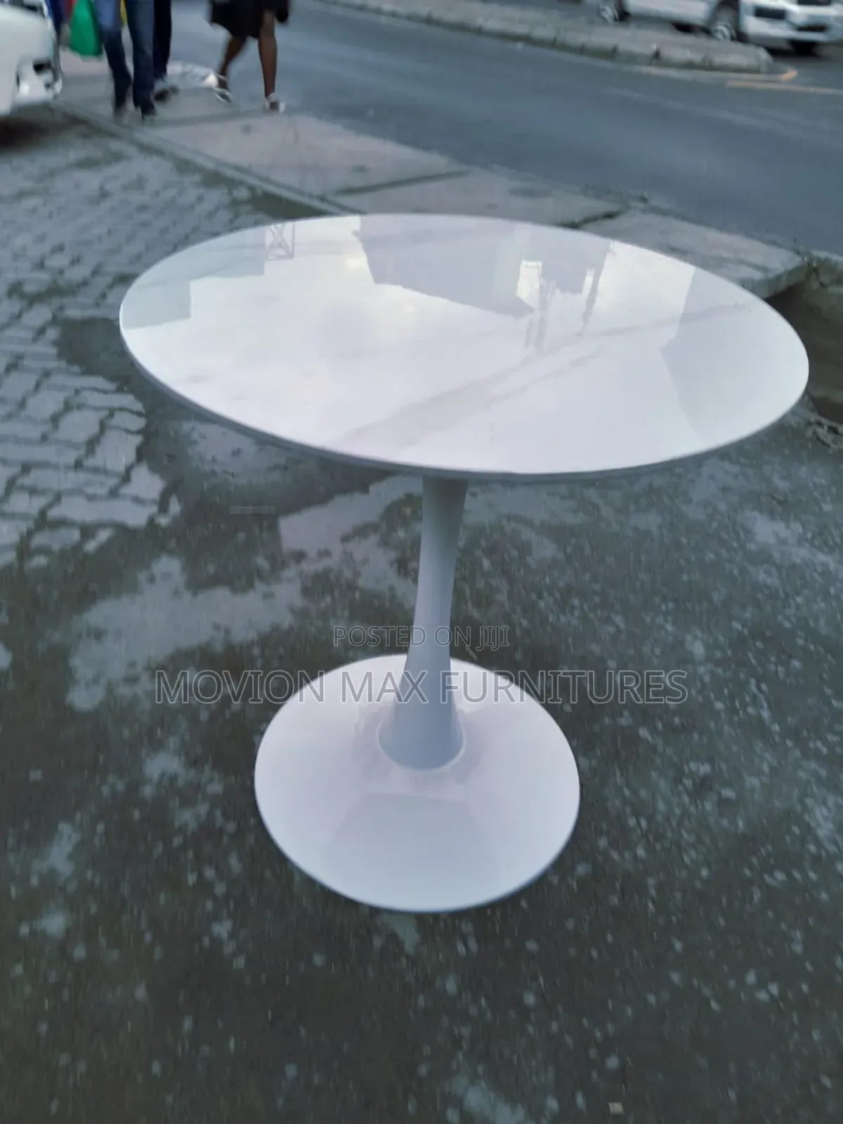 Round White Dinning Table