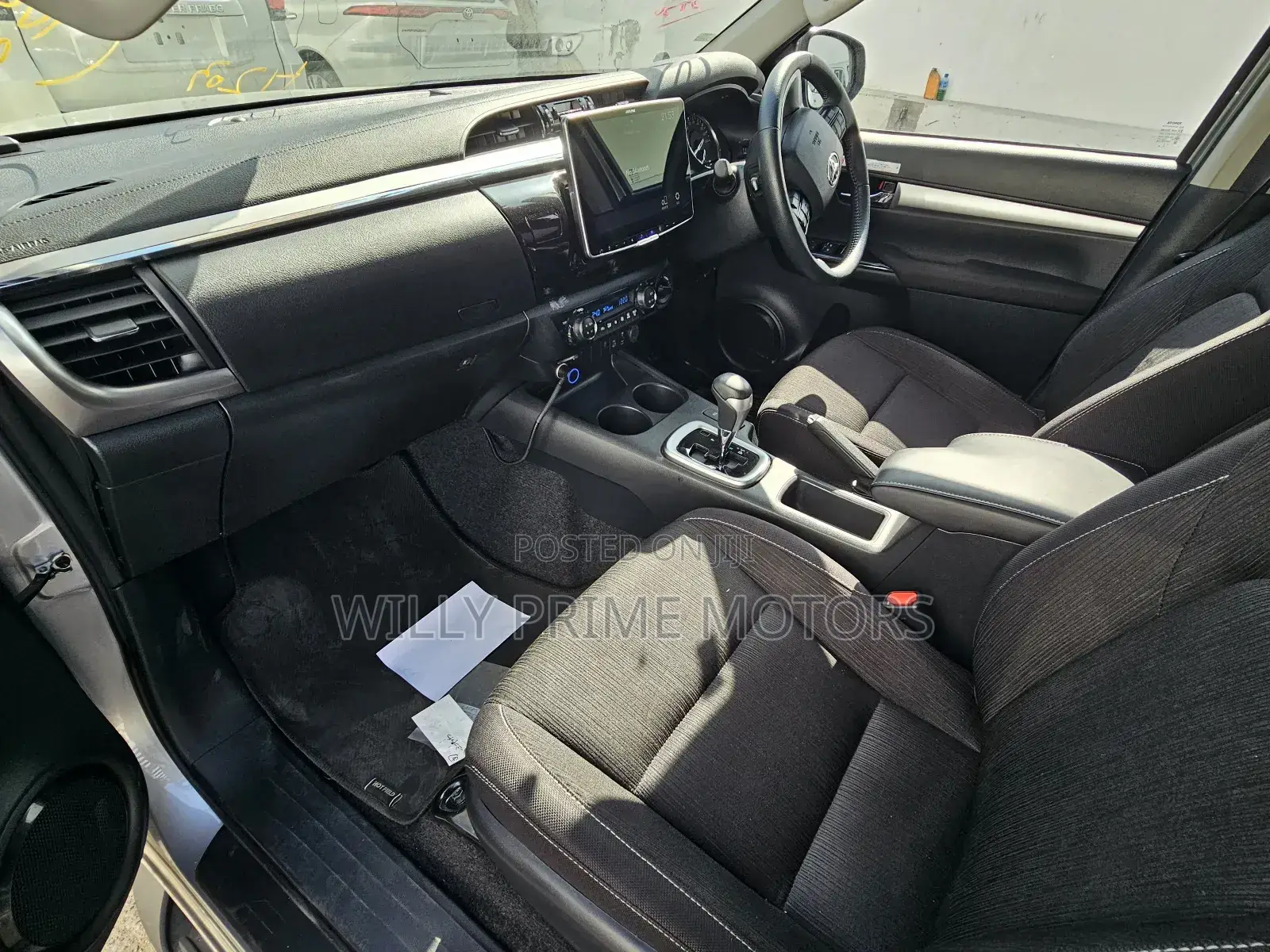 Toyota Hilux 2024 Silver