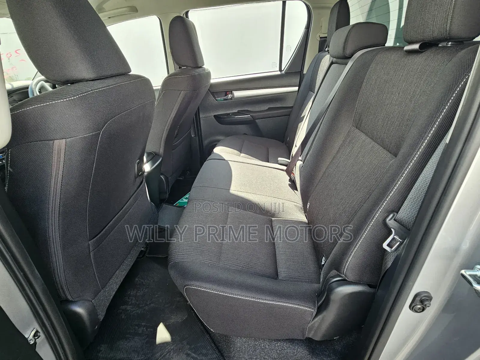Toyota Hilux 2024 Silver