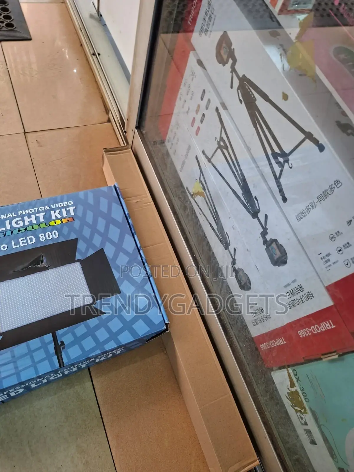 Led 800 Camera Light Kit With Battery Ac Adapter