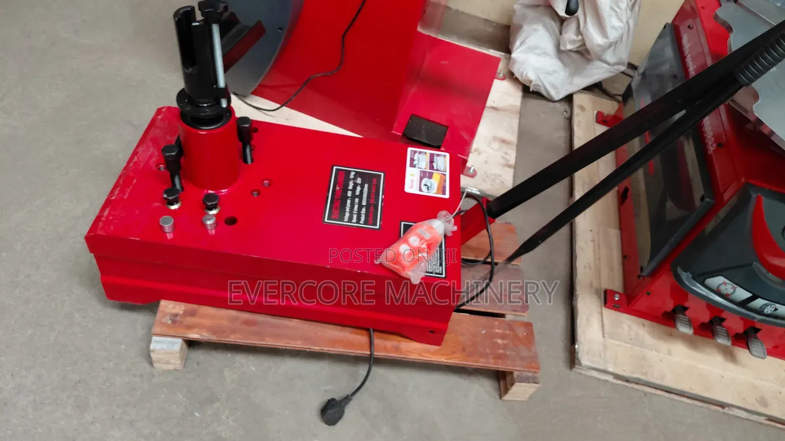 Heavy Duty Electric Simple Truck Tyre Changer Remote Controlled.