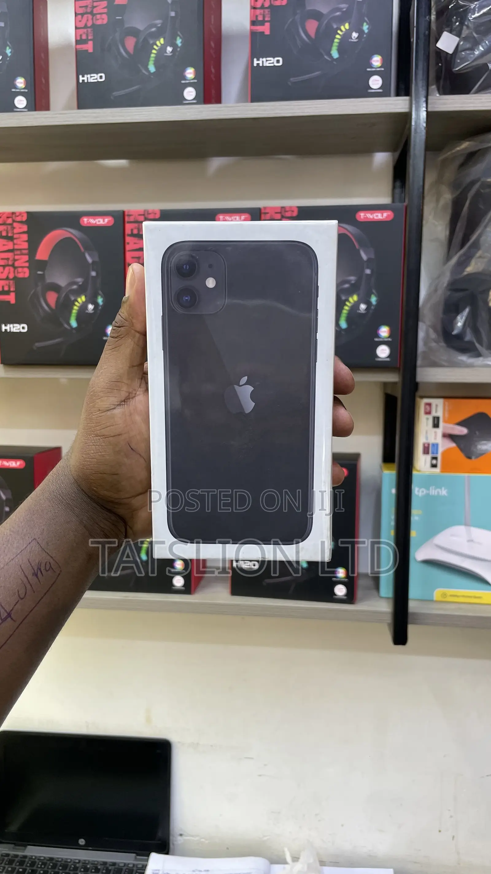 New Apple iPhone 11 128 GB Black