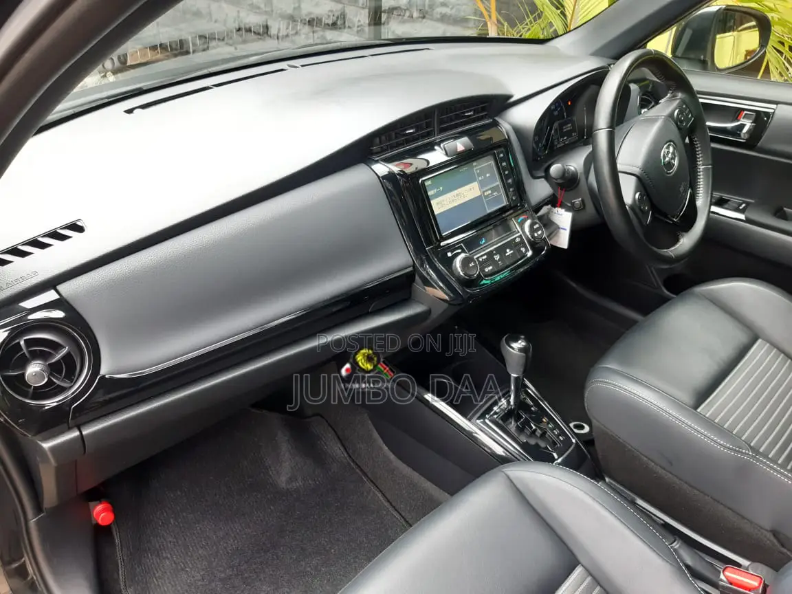 Toyota Corolla Fielder 1.5 Hybrid FWD 2018 Black