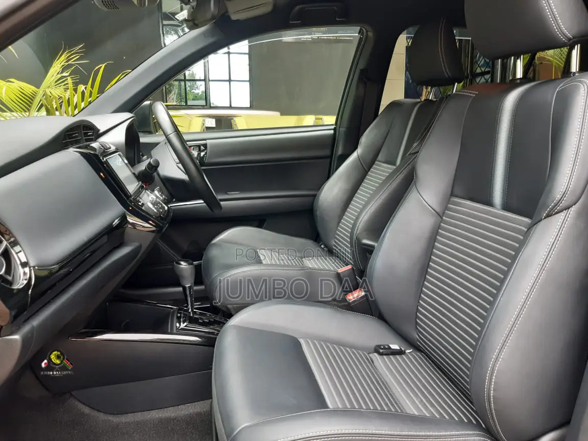 Toyota Corolla Fielder 1.5 Hybrid FWD 2018 Black