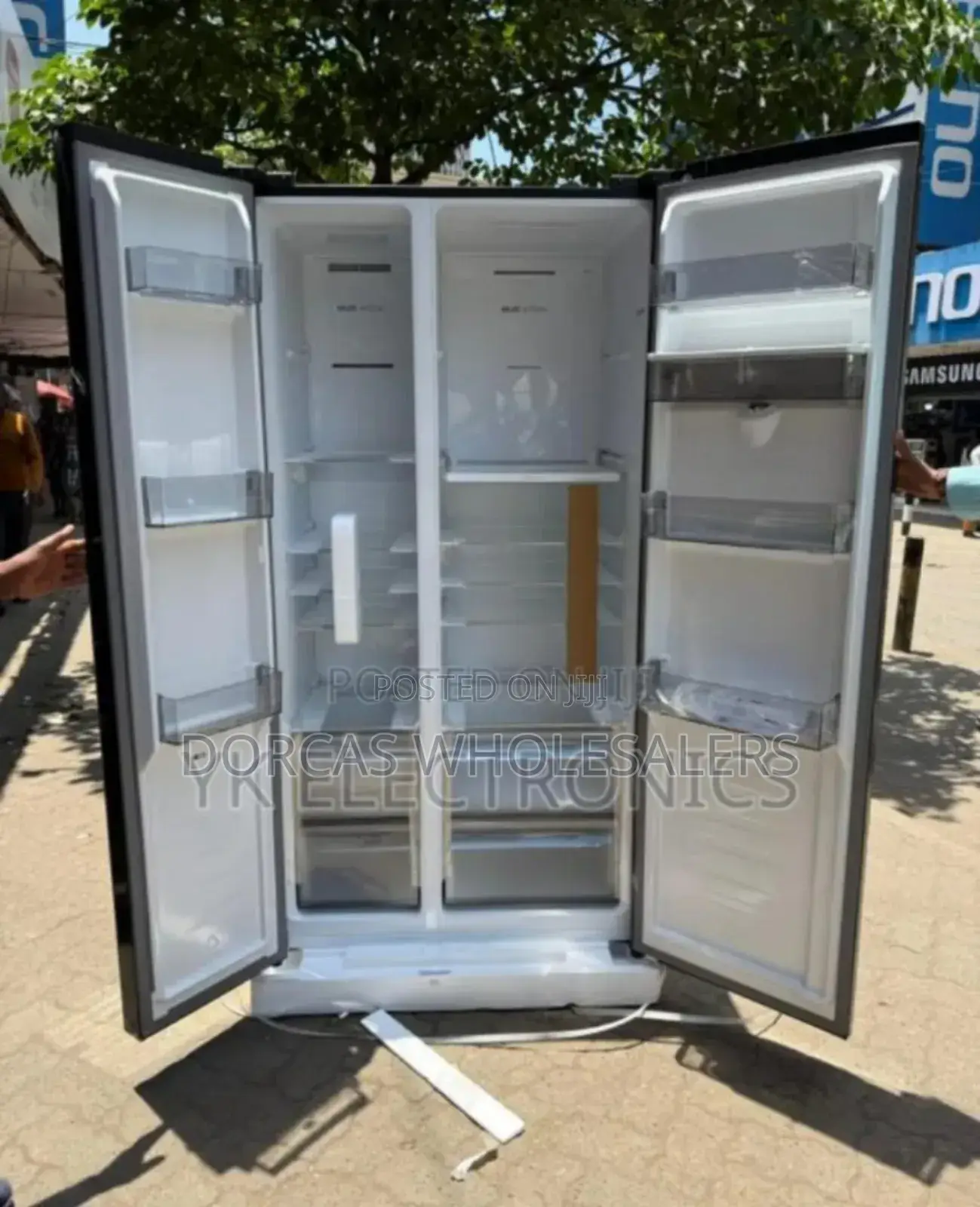 Side by Side Two Doors TCL 550l Refrigerator