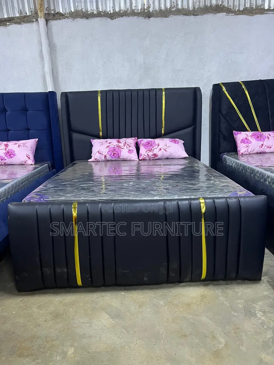 Smart Stylish 5 by 6 Chester Bed