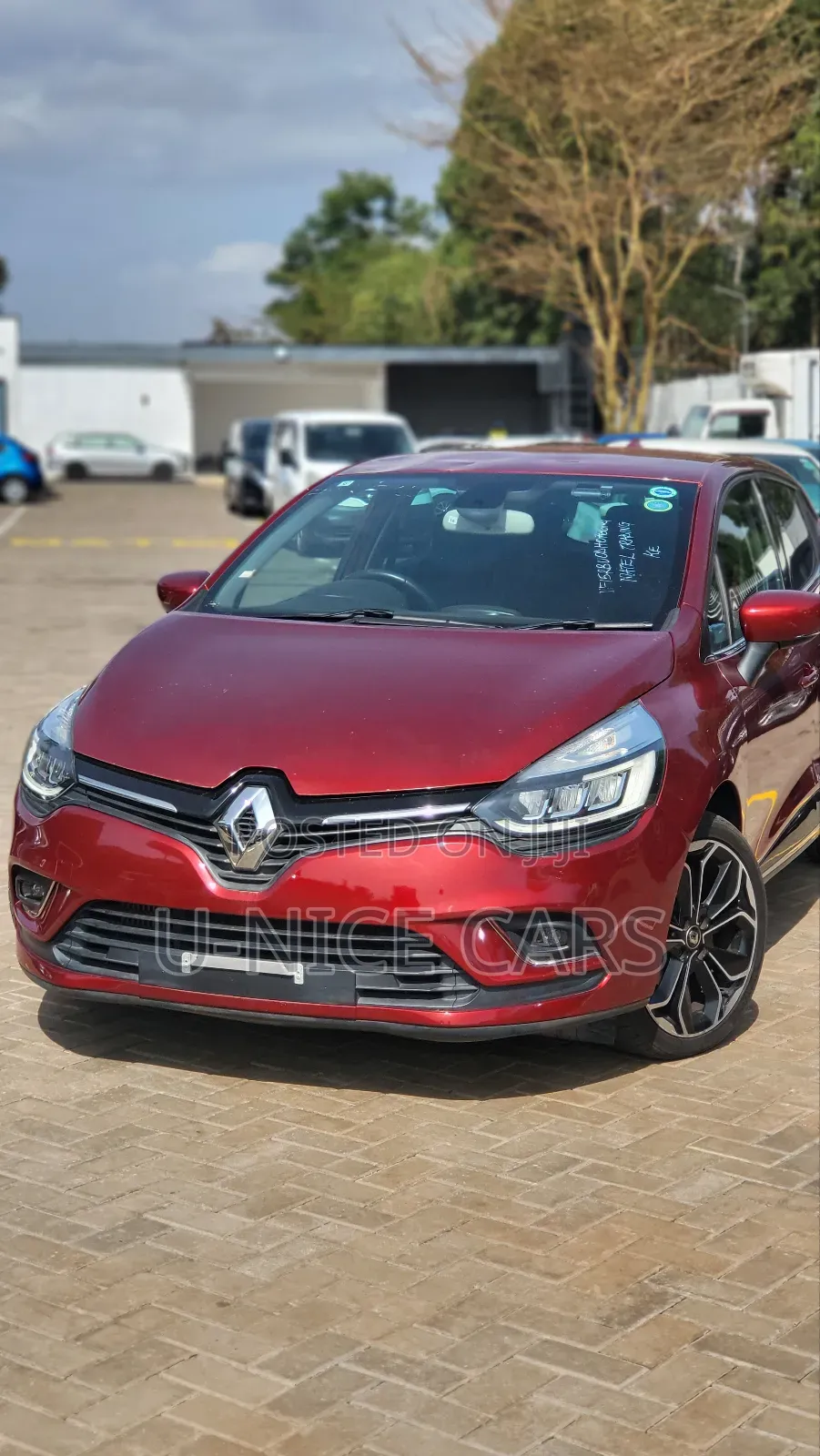 Renault Lutecia 2018 Maroon
