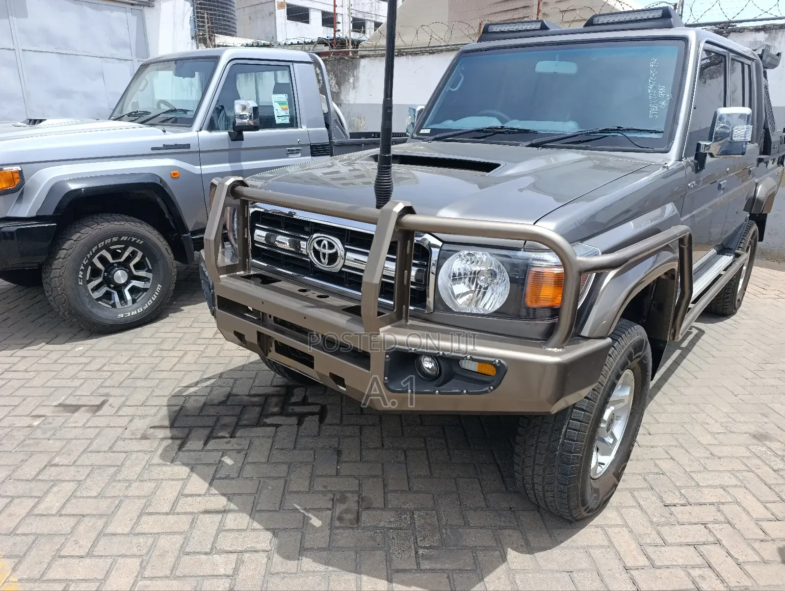 Toyota Land Cruiser 4.0 V6 GXR 2019 Brown