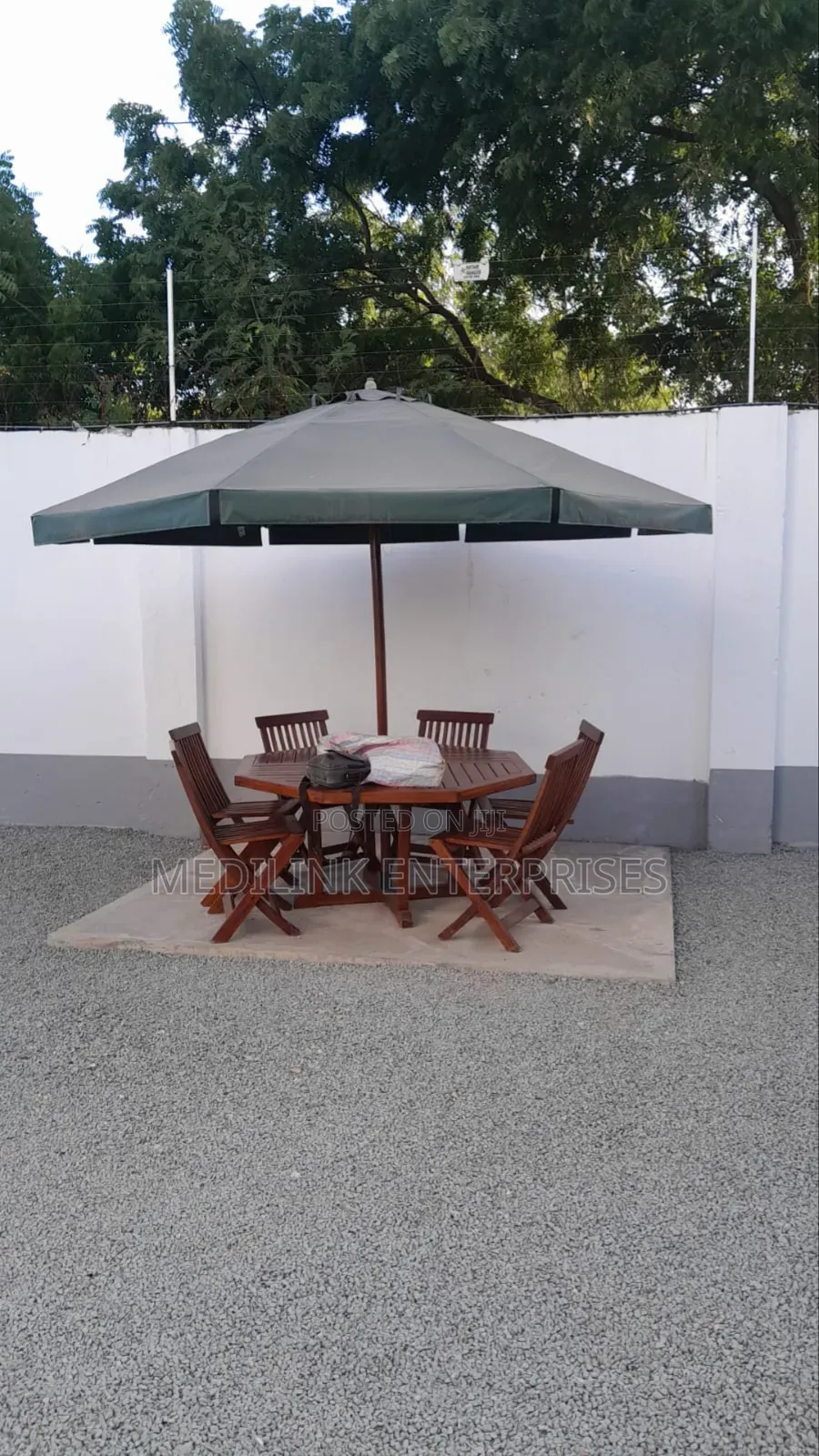 Wooden Flexible Coverage Six Seater Shade