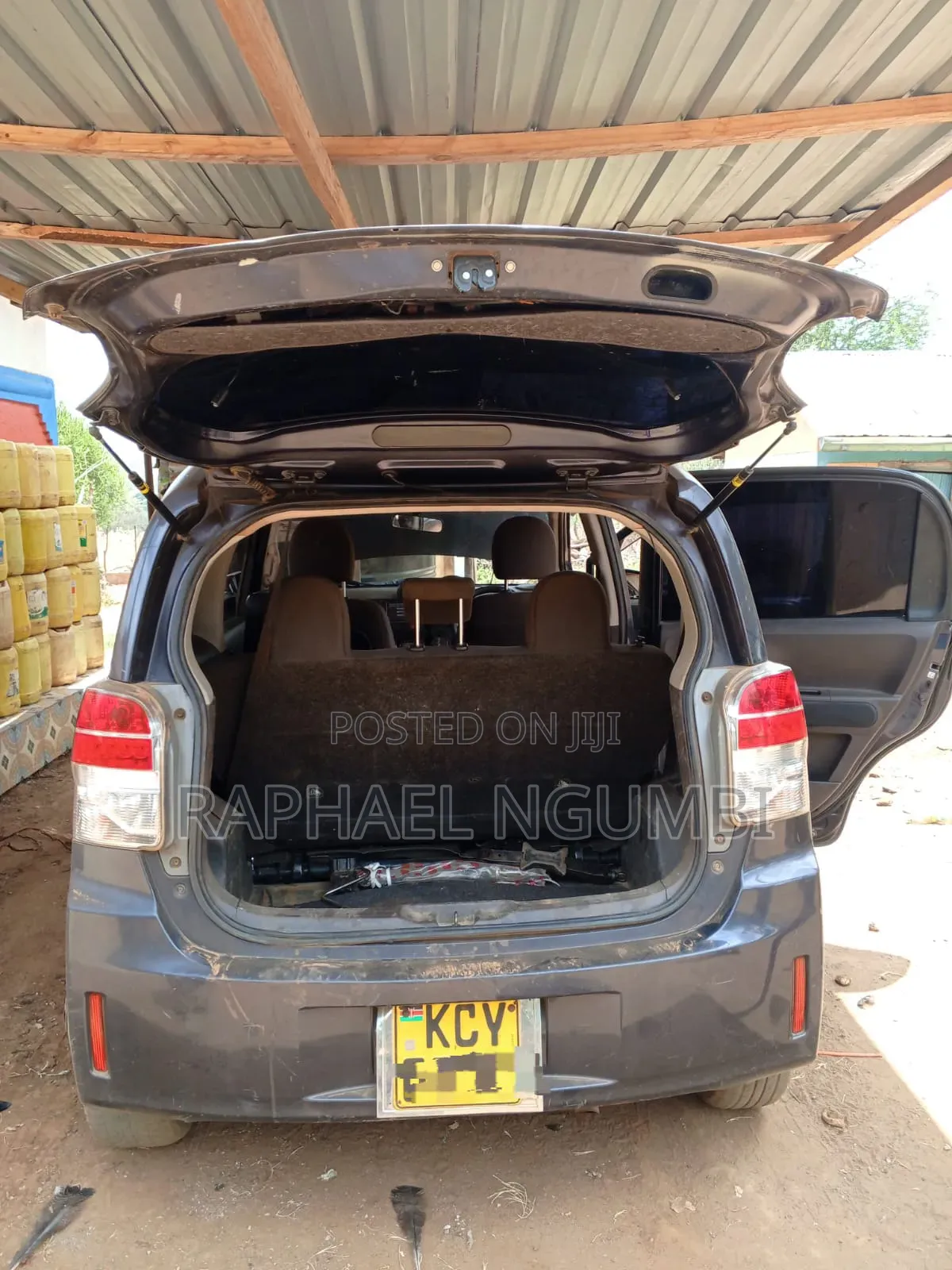 Toyota Spade 2014 Silver