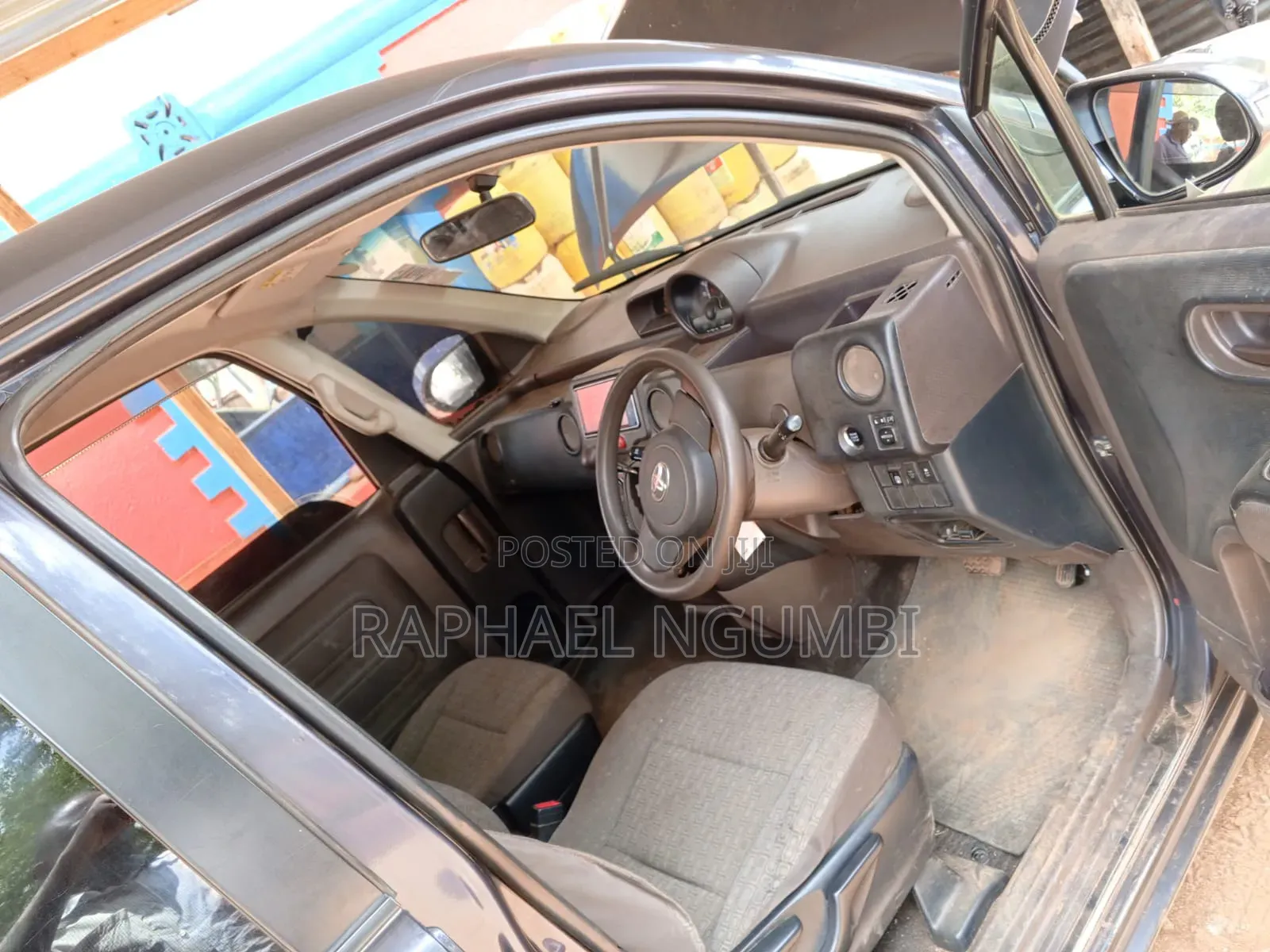 Toyota Spade 2014 Silver
