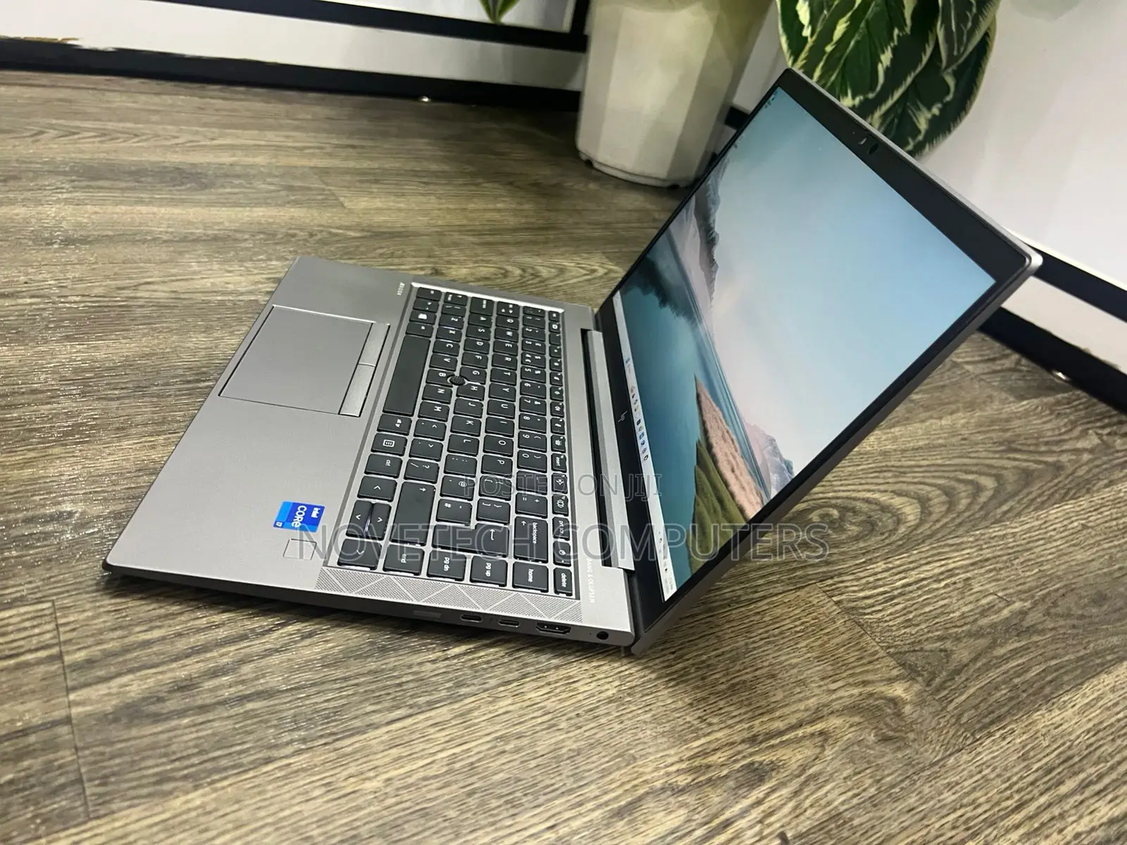 New Laptop HP ZBook Firefly G8 8GB Intel Core i5 SSD 512GB