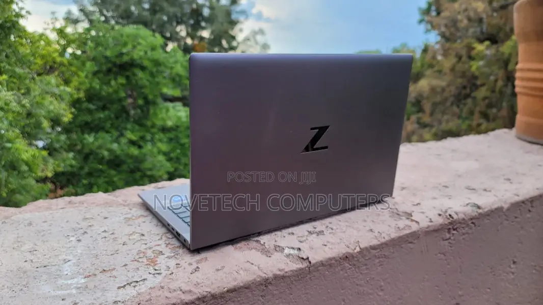 New Laptop HP ZBook Firefly G8 8GB Intel Core i5 SSD 512GB