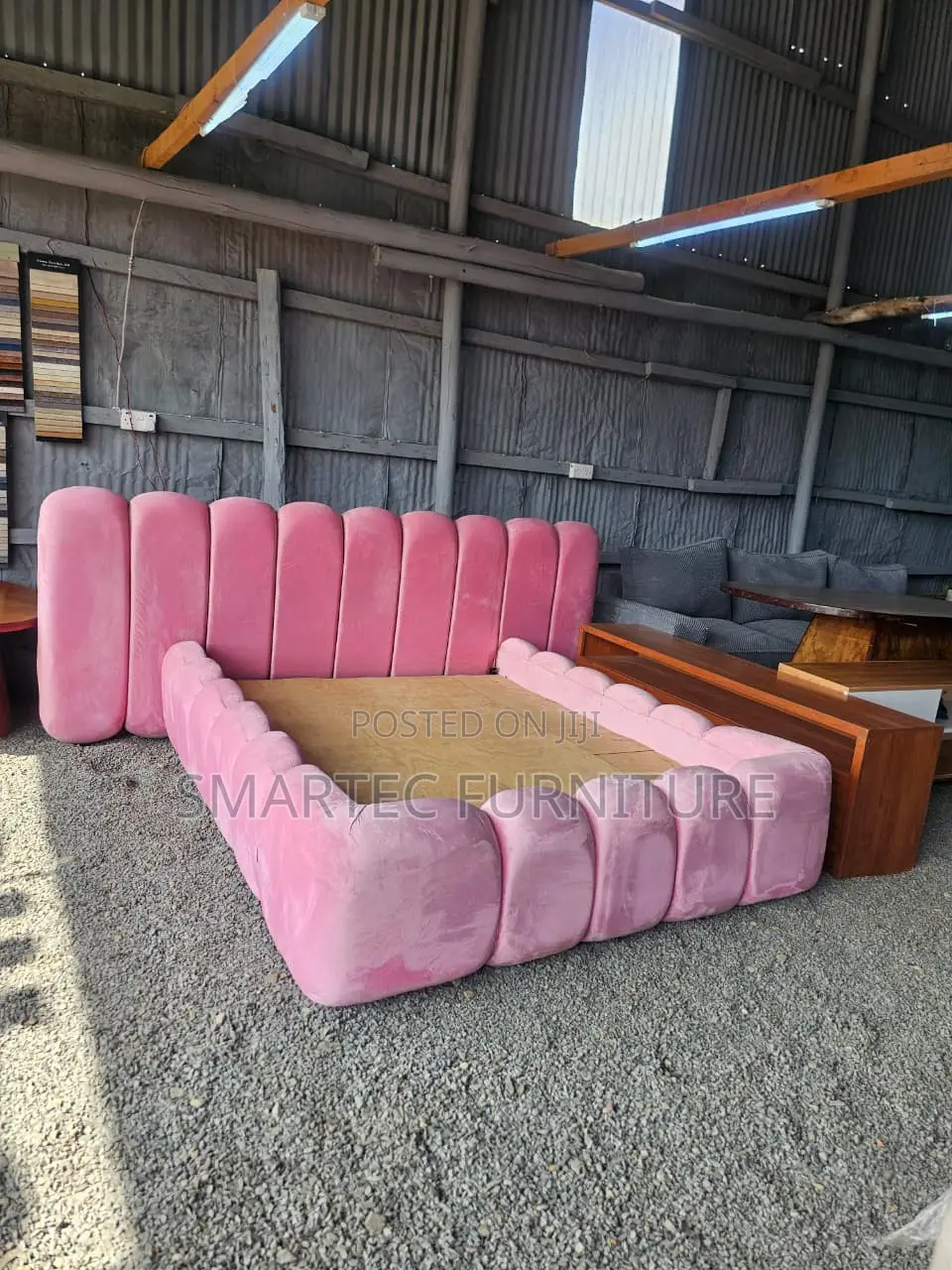 Undisputed 5 by 6 Modern Bubble Bed