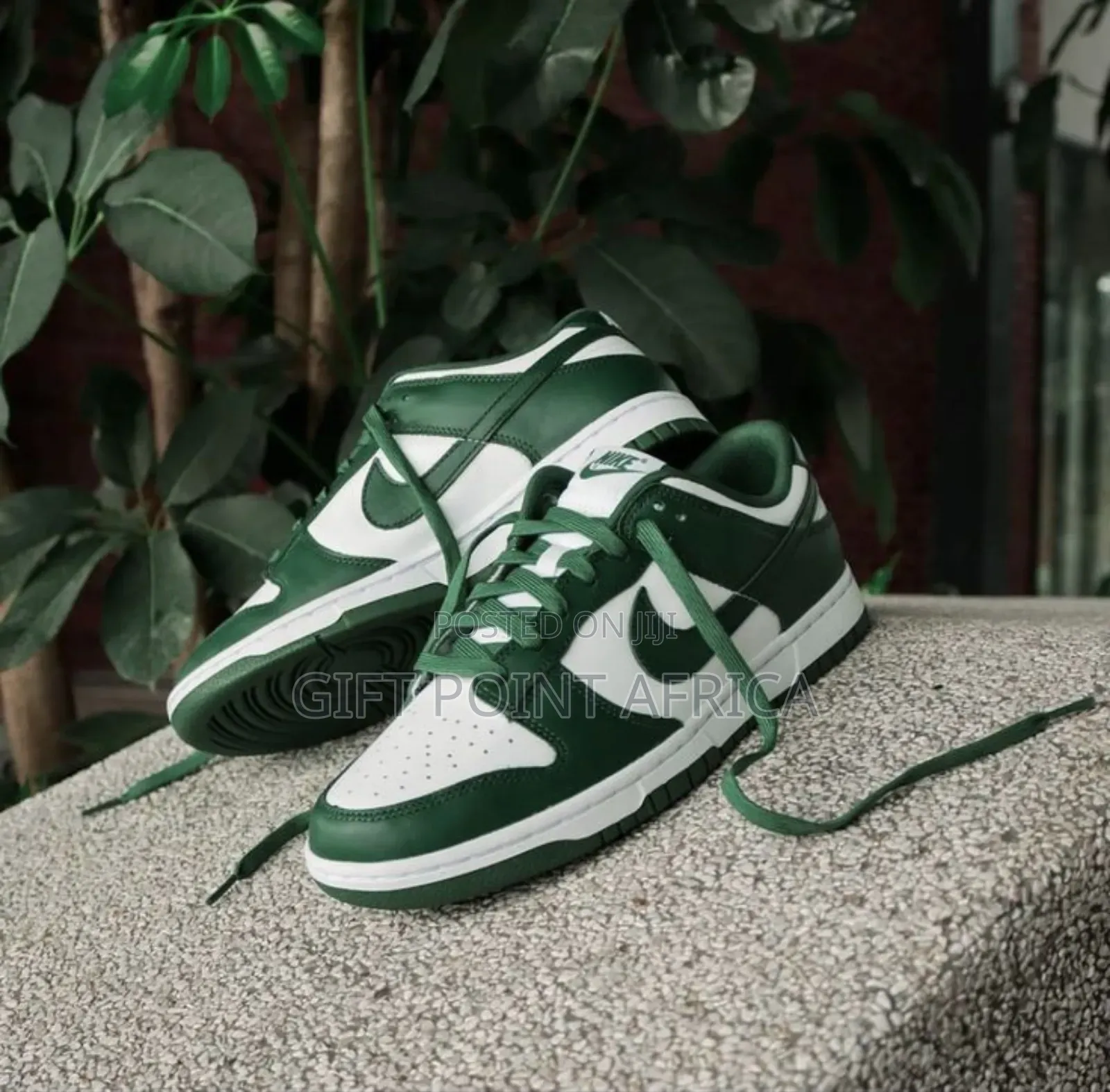Nike Dunk Low "Varsity Green" Sneakers