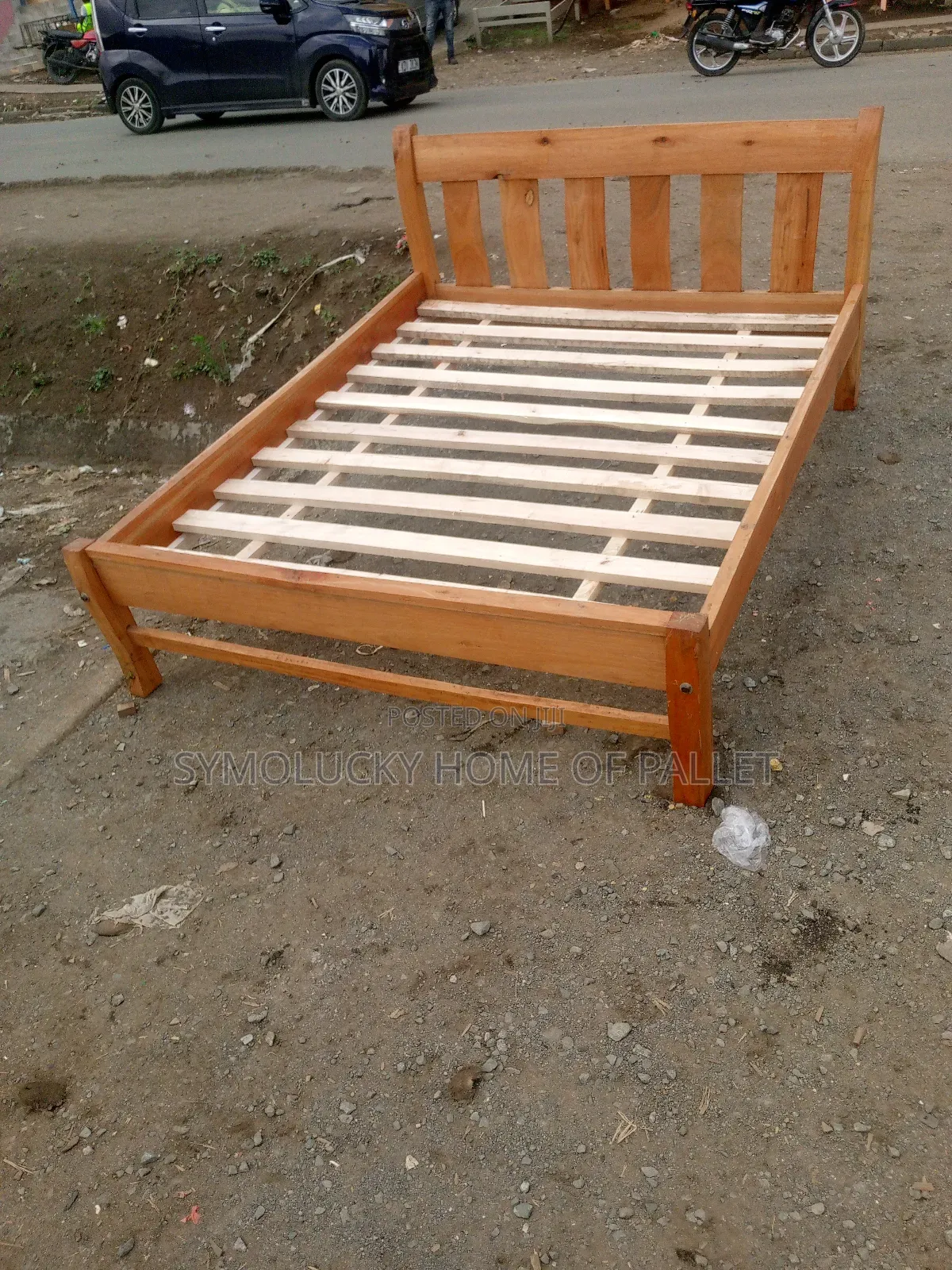Kingsize 5*6 Hardwood Bed. Fancy Design