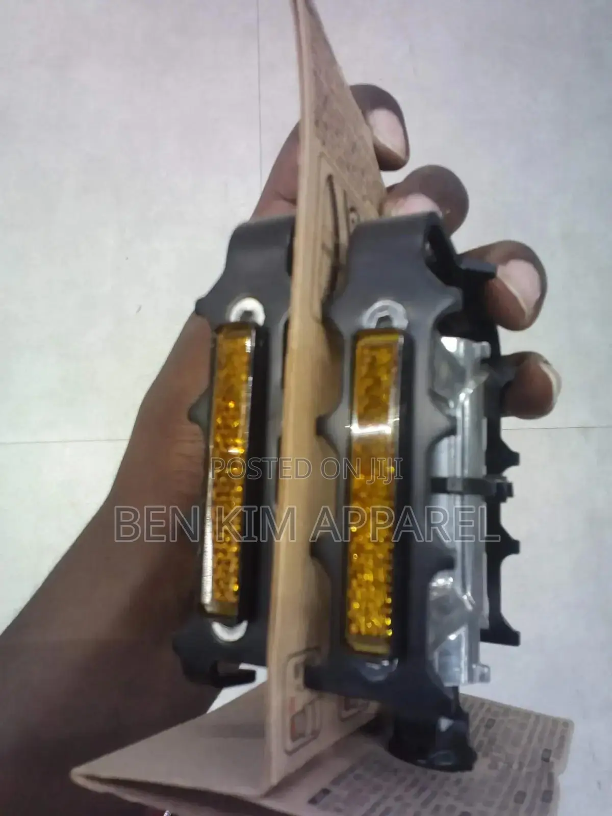 Light Weight 325gms MTB Pedals Grip Studs Molded and Reflectors Adult