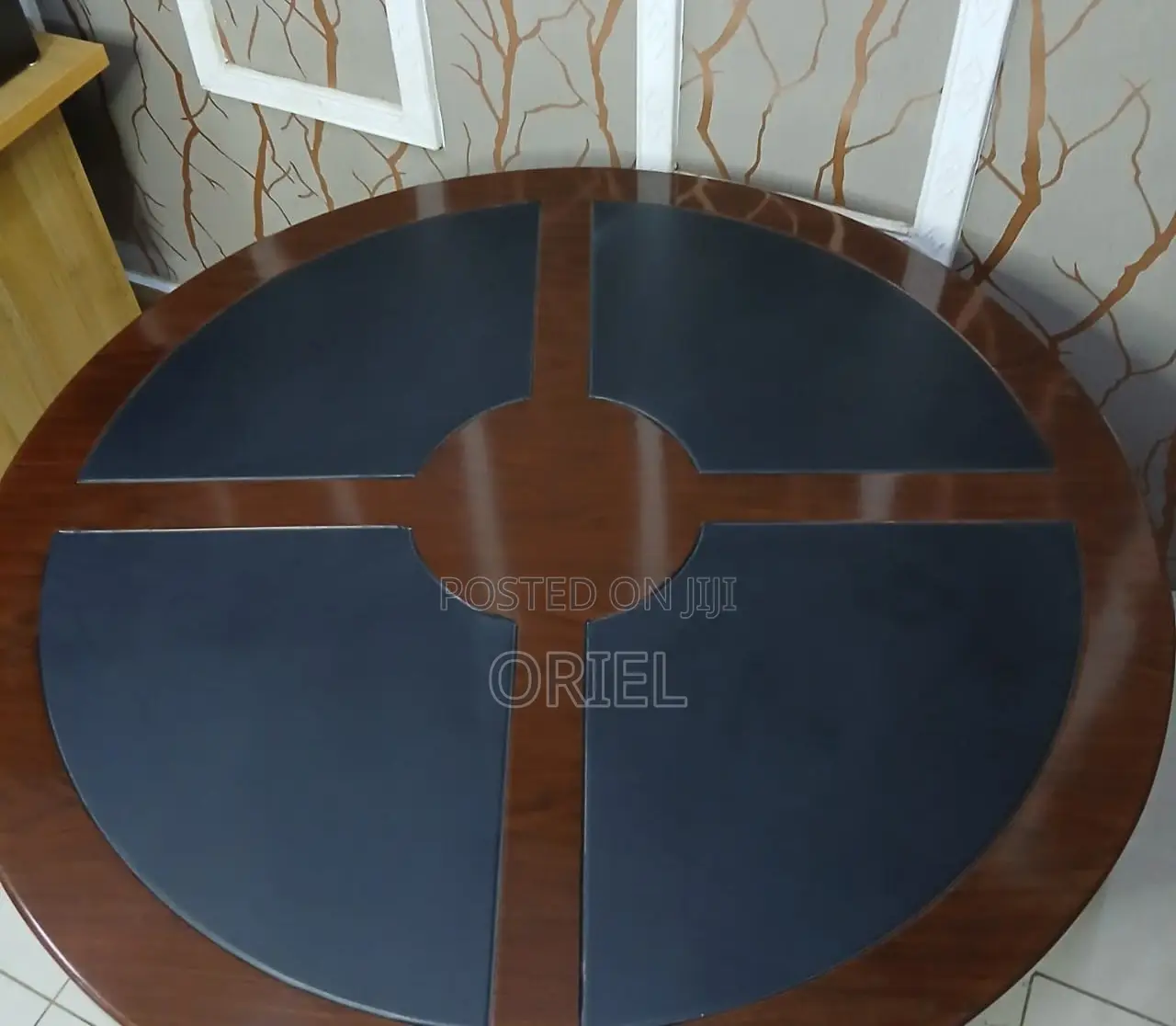 Boardroom Tables; Sleek Round Office Conference Table