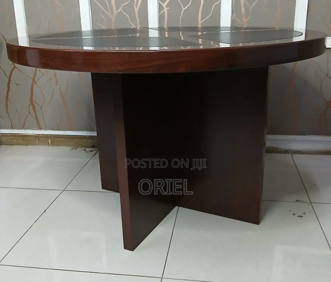 Boardroom Tables; Sleek Round Office Conference Table