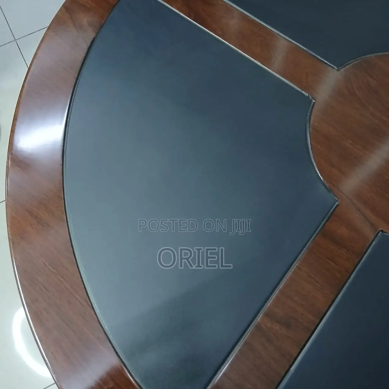 Boardroom Tables; Sleek Round Office Conference Table