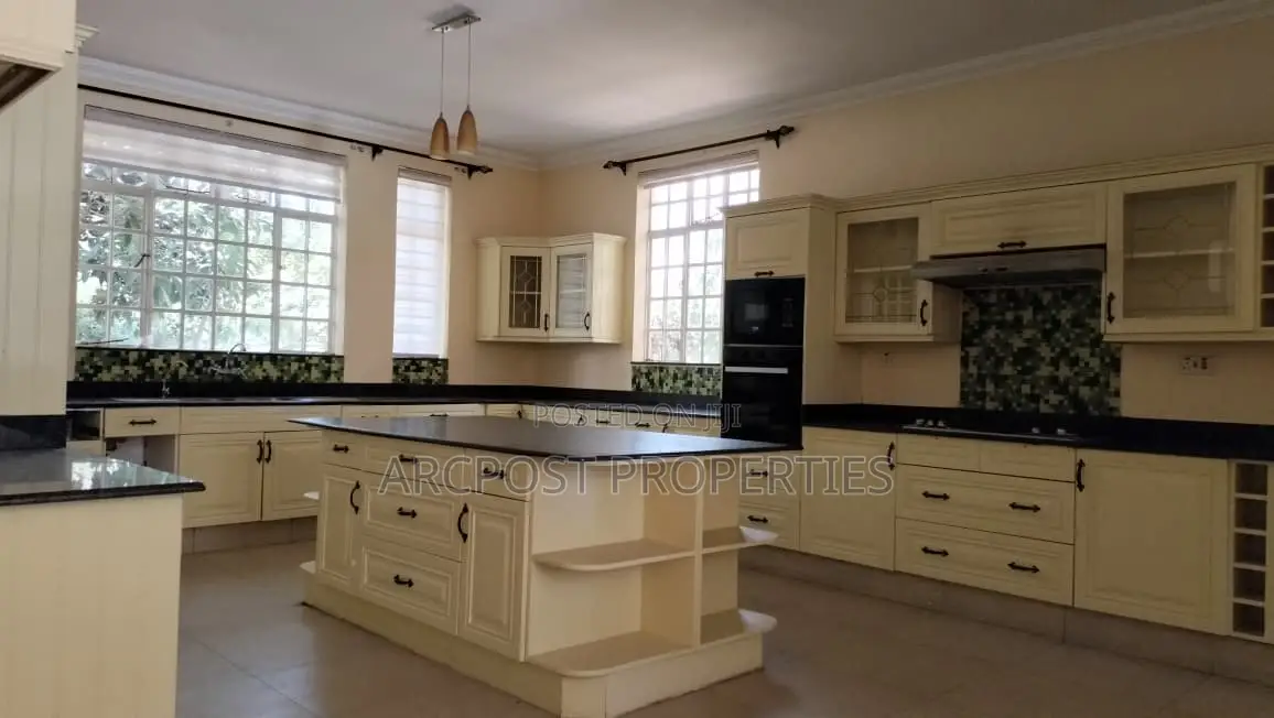 4bdrm Mansion in Marist Lane, Karen C for sale