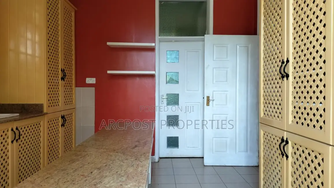 4bdrm Mansion in Marist Lane, Karen C for sale