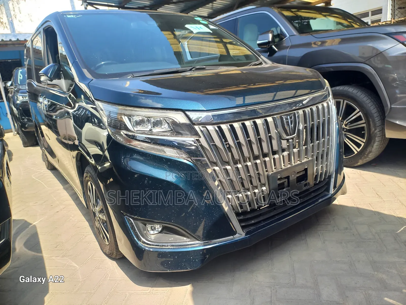 Toyota Esquire 2.0 FWD (8 seater) 2019 Blue