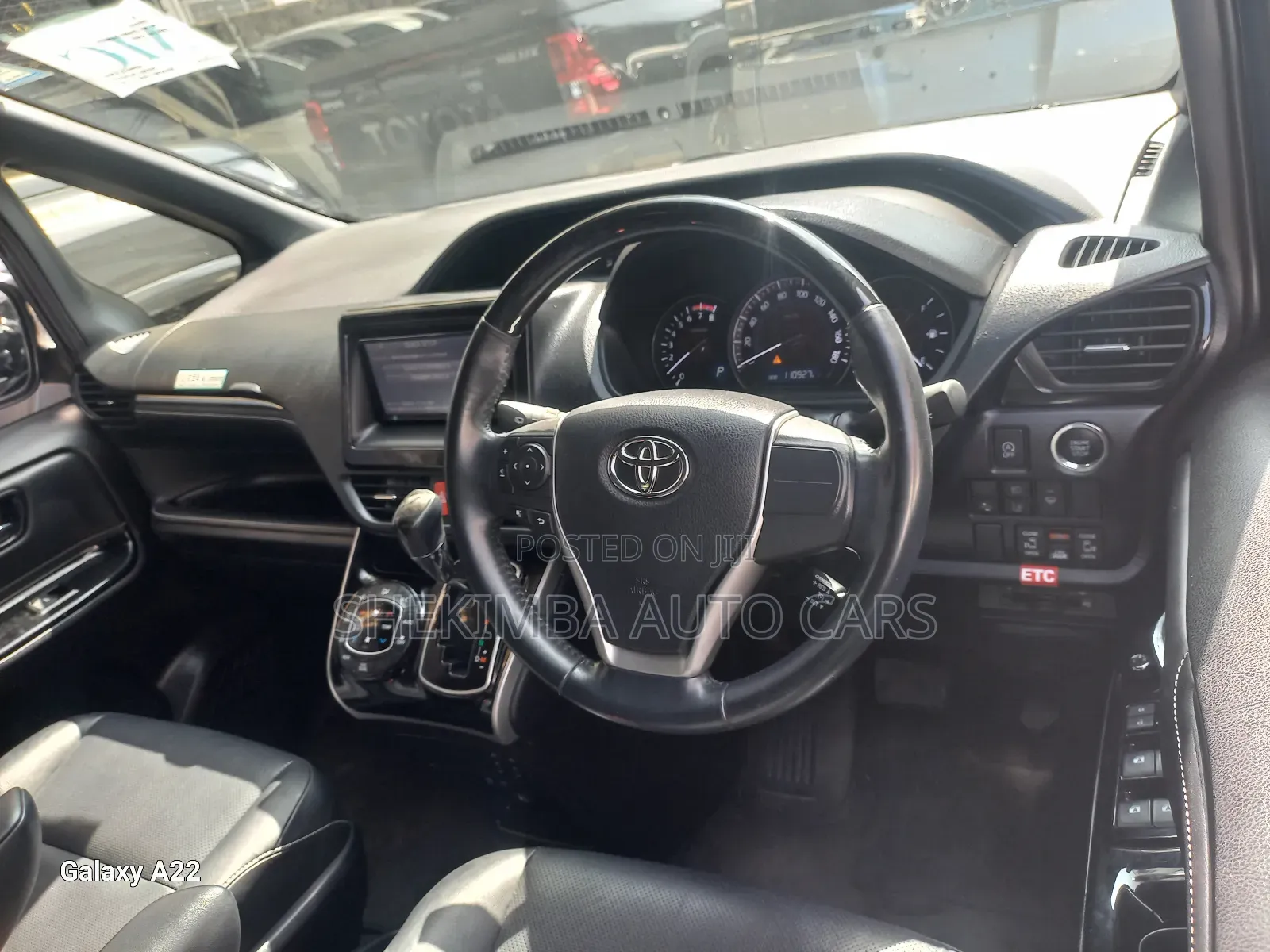 Toyota Esquire 2.0 FWD (8 seater) 2019 Blue
