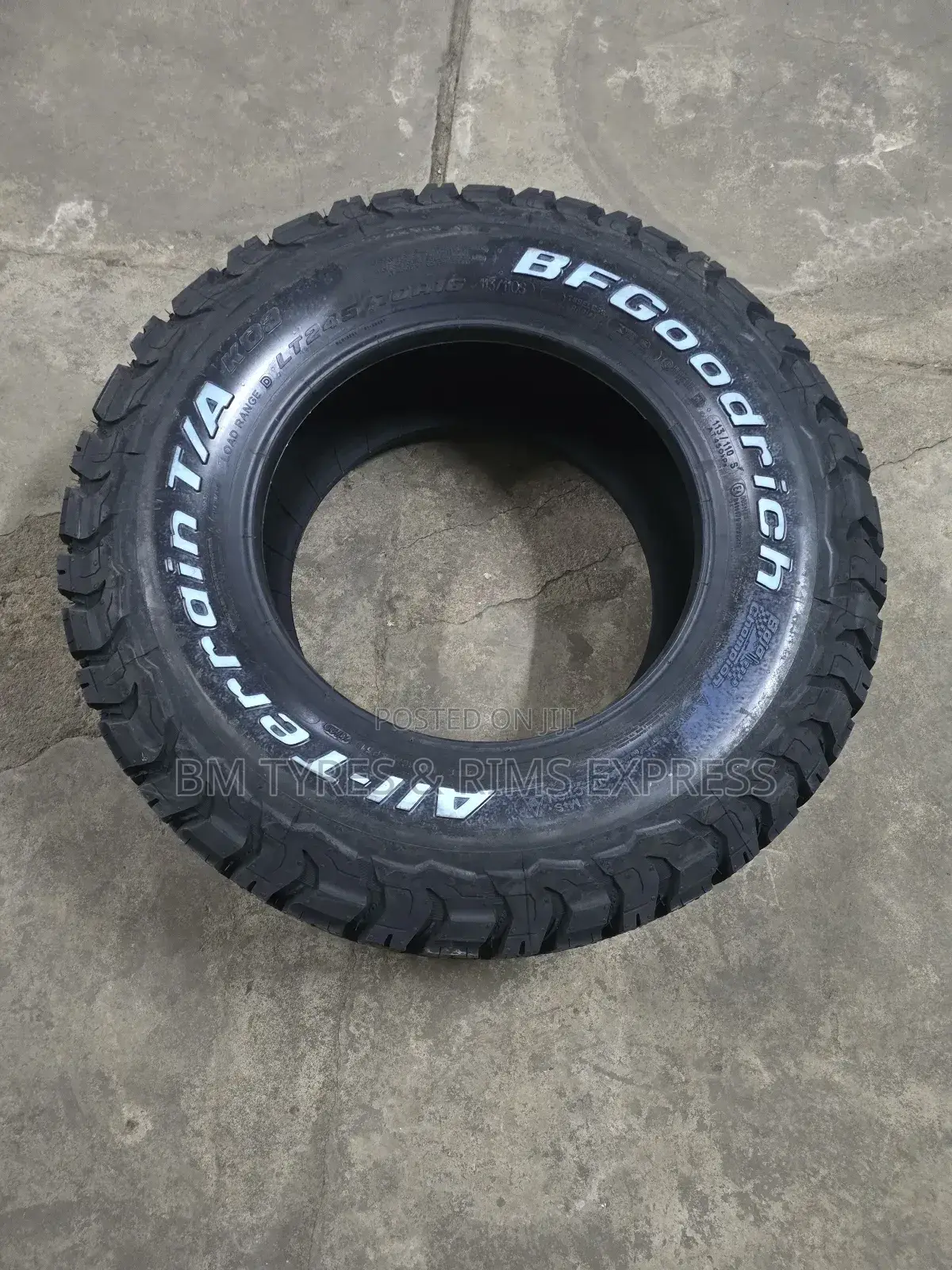 245 /70 R16 Bf Goodrich (All Terrein) T/a . Thailand.