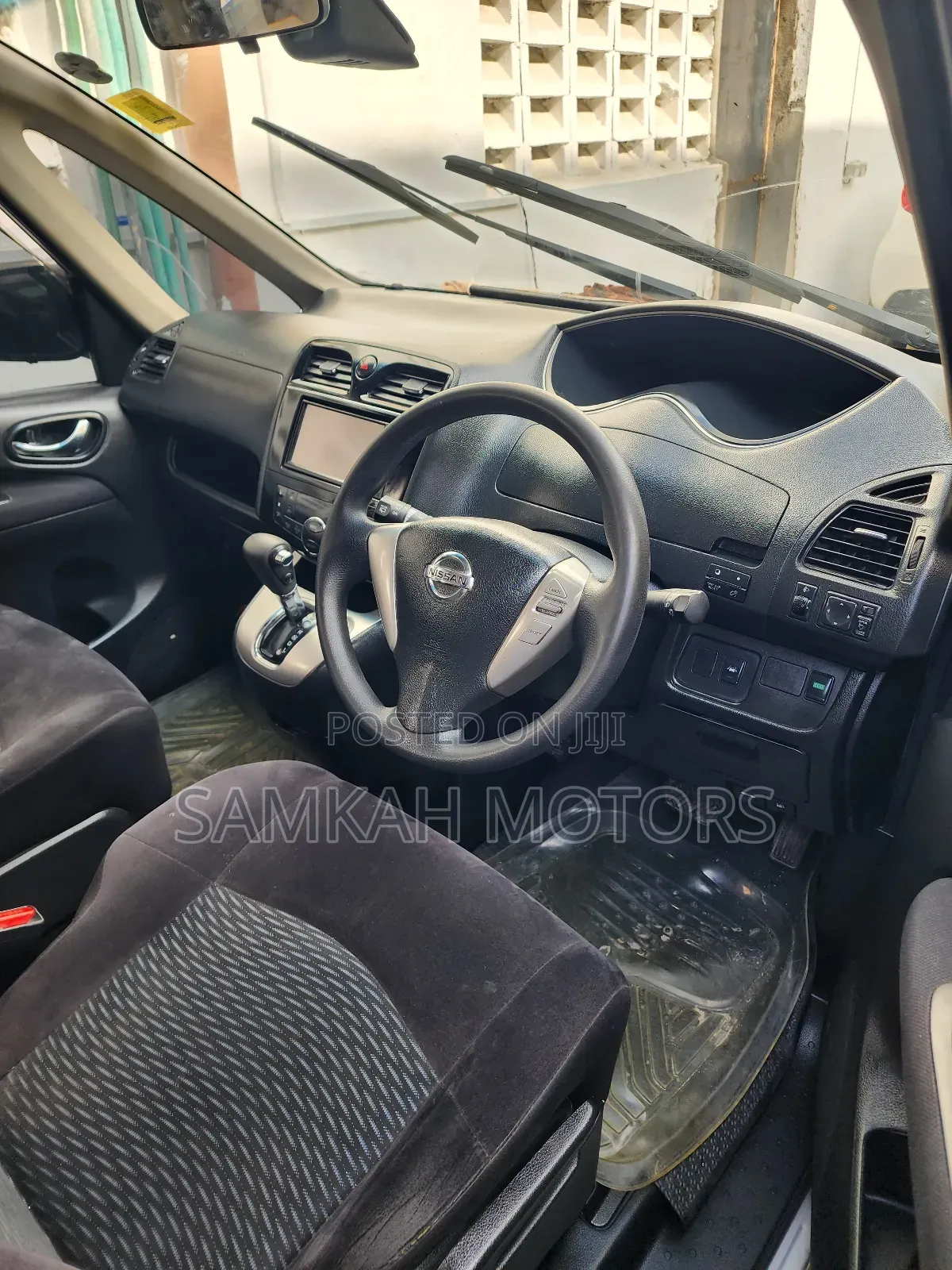 Nissan Serena 2015 Silver