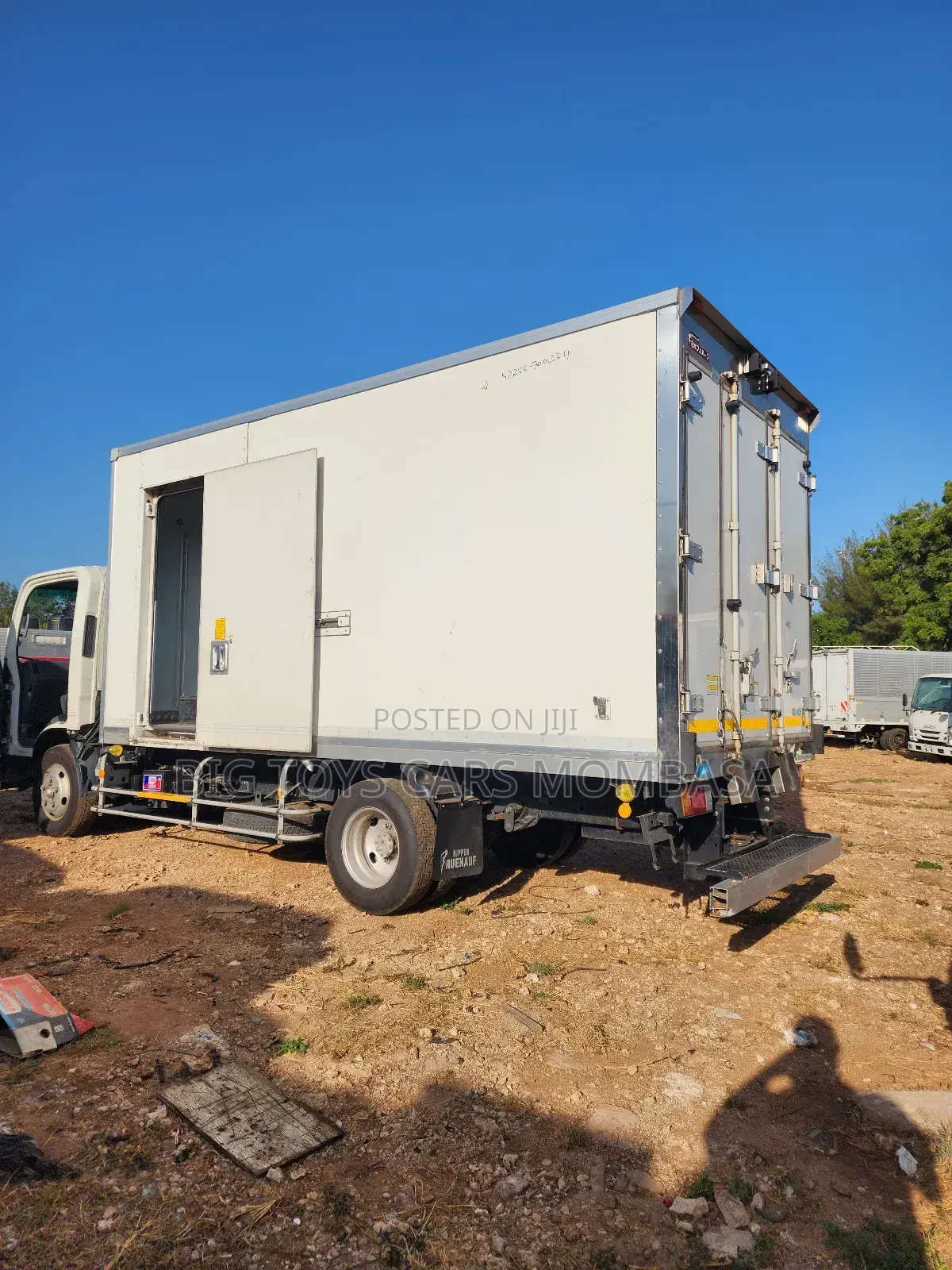Isuzu Elf Truck 2019 White