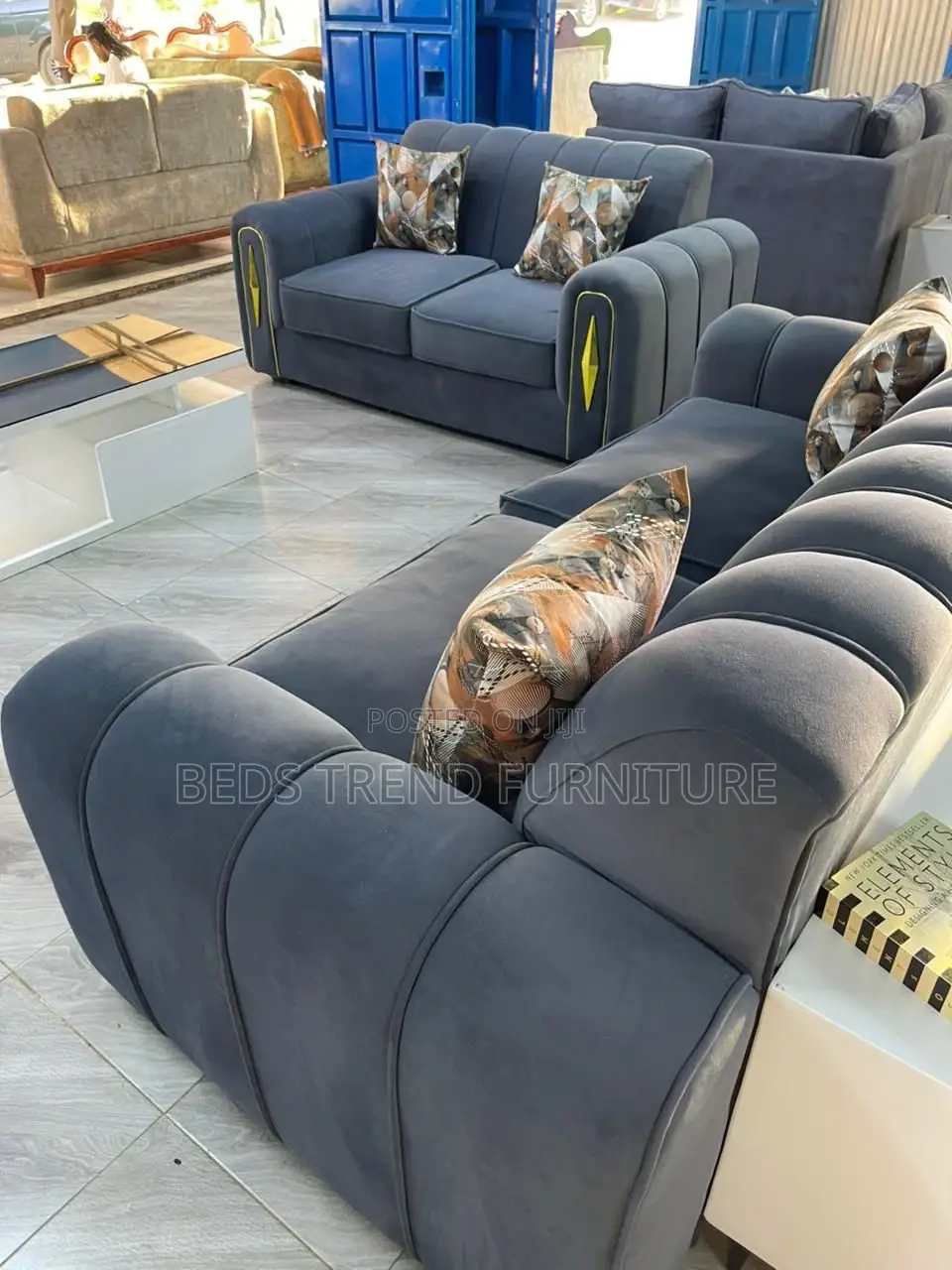 Lovely Cool 5 Seater Sofa 2,3